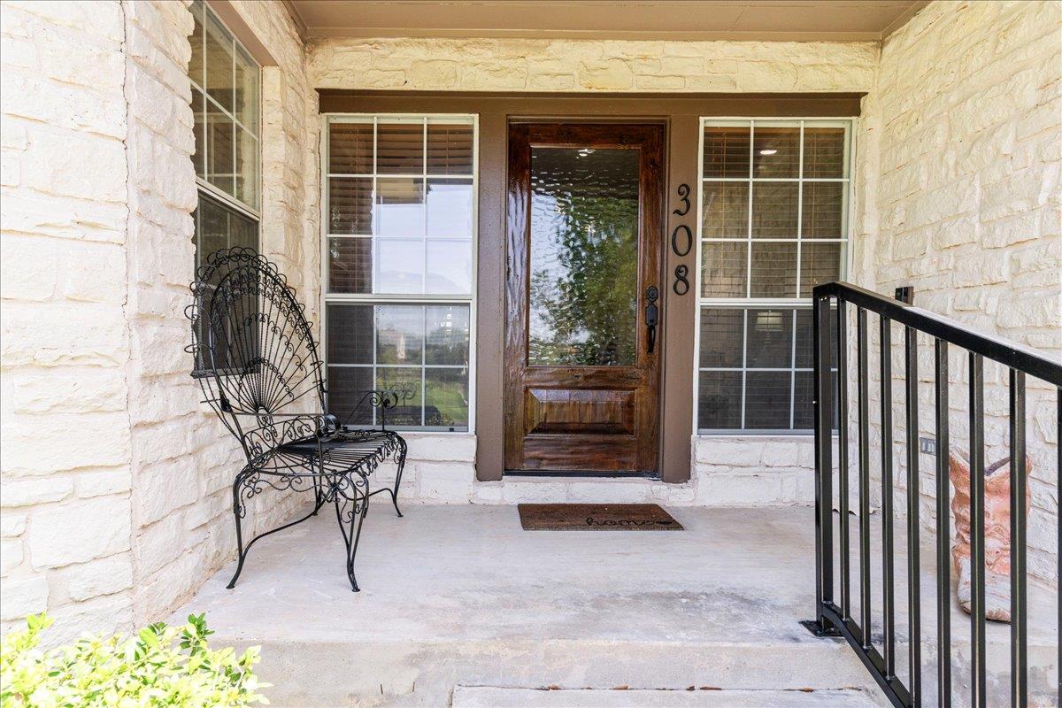 308 Morningside Cir, Hutto, TX 78634