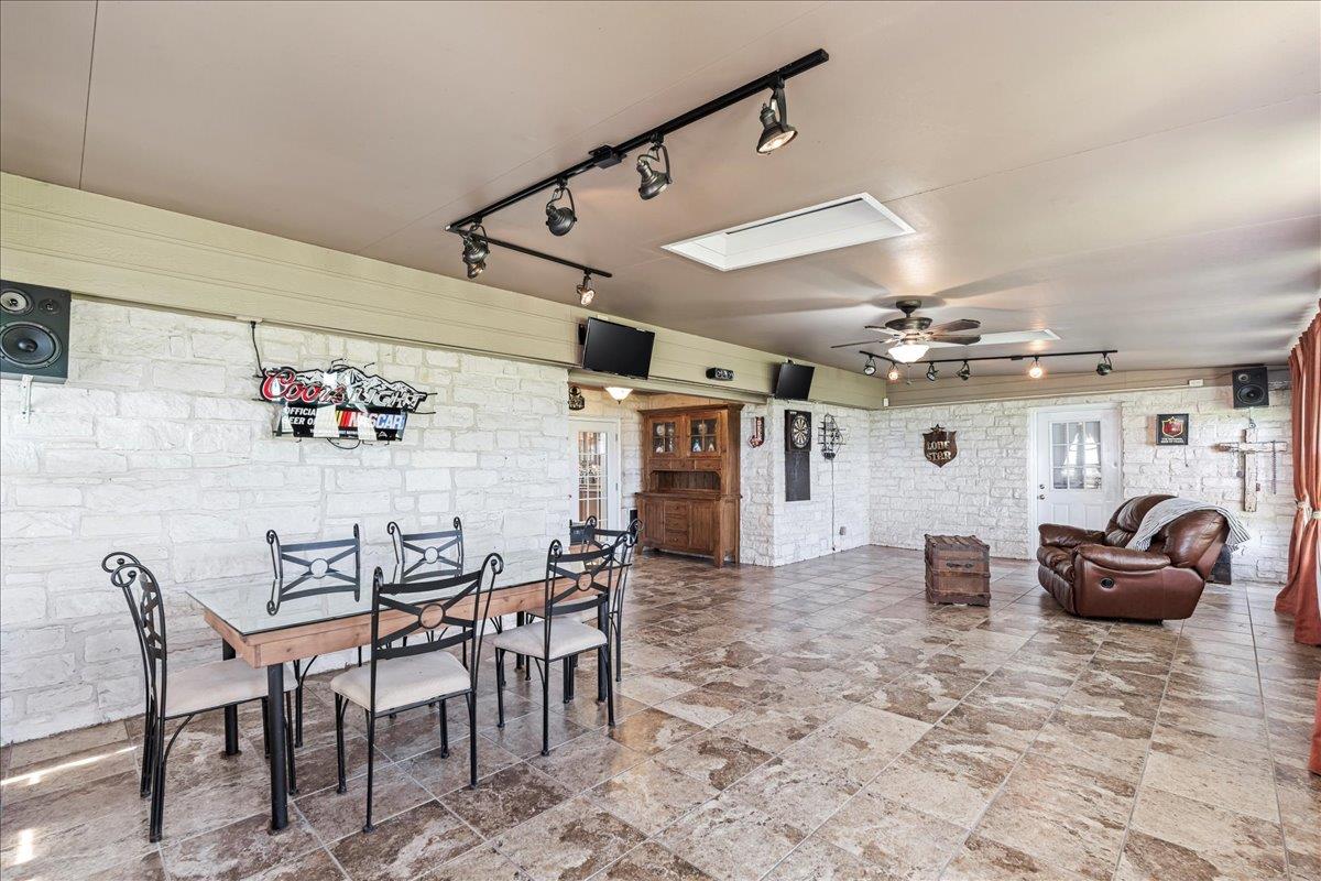 308 Morningside Cir, Hutto, TX 78634