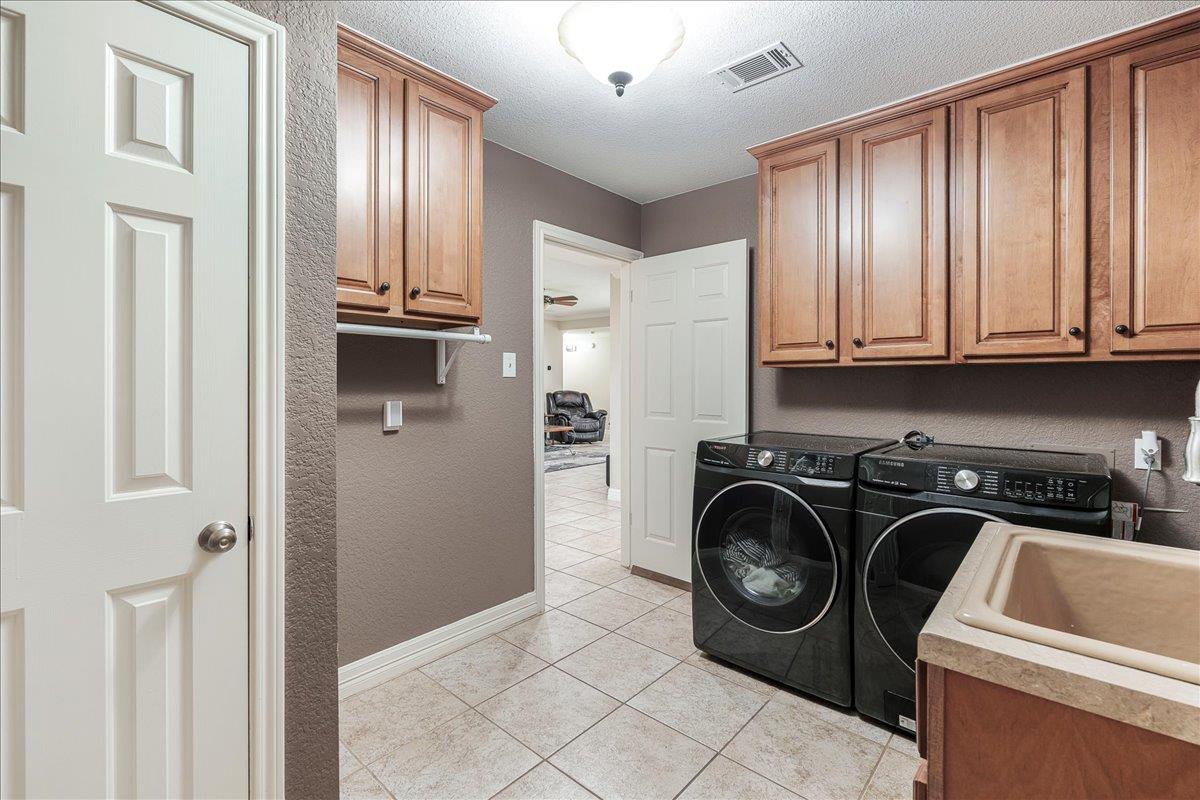 308 Morningside Cir, Hutto, TX 78634