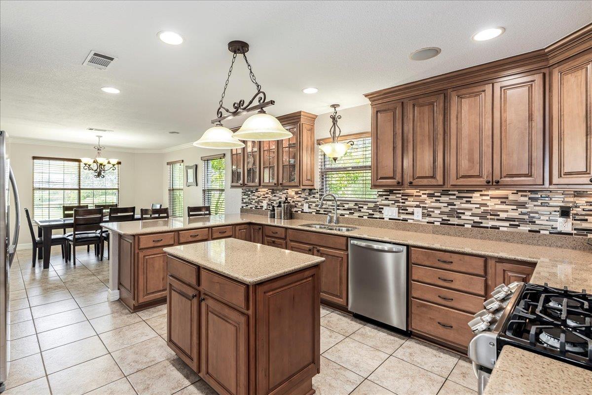 308 Morningside Cir, Hutto, TX 78634