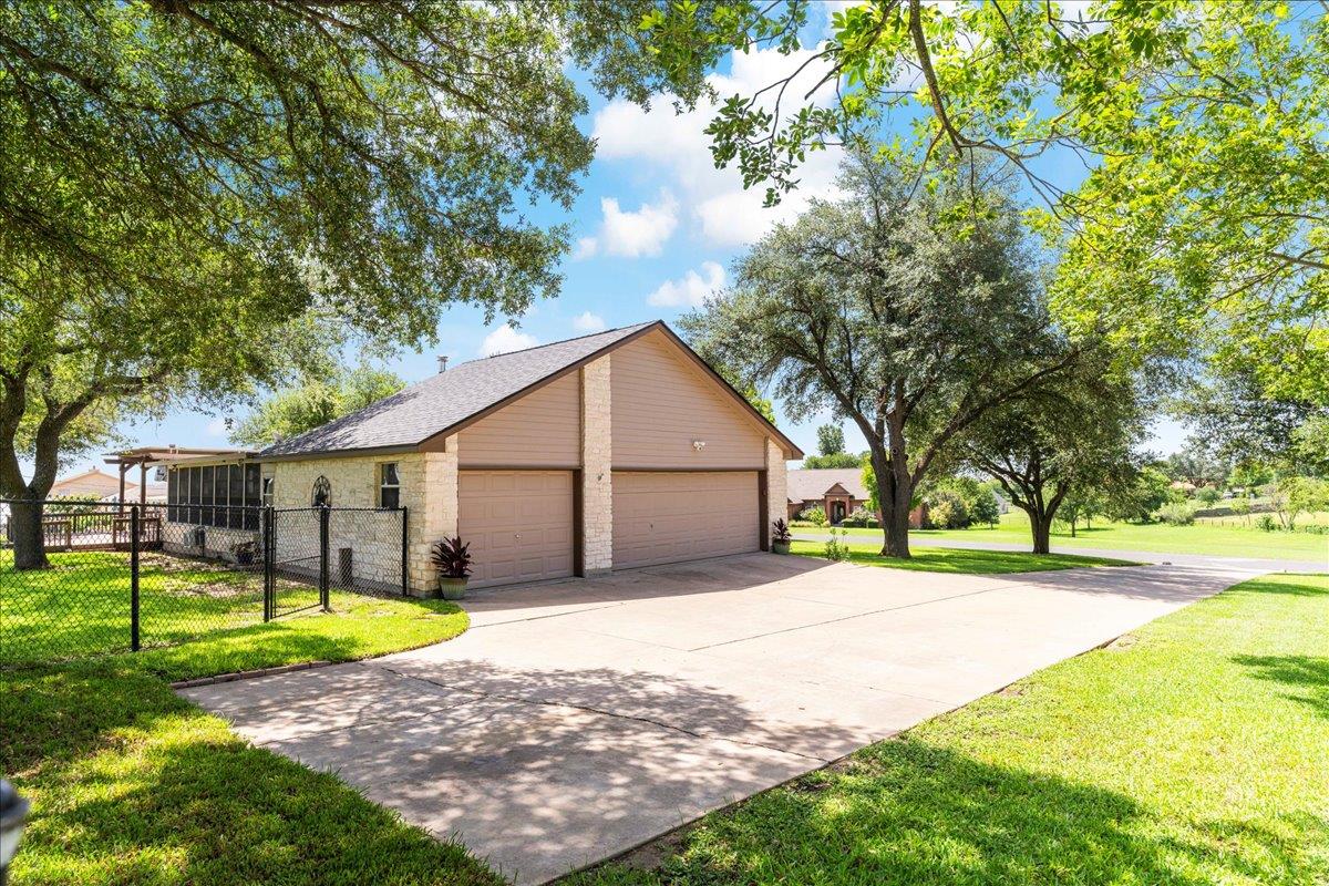308 Morningside Cir, Hutto, TX 78634