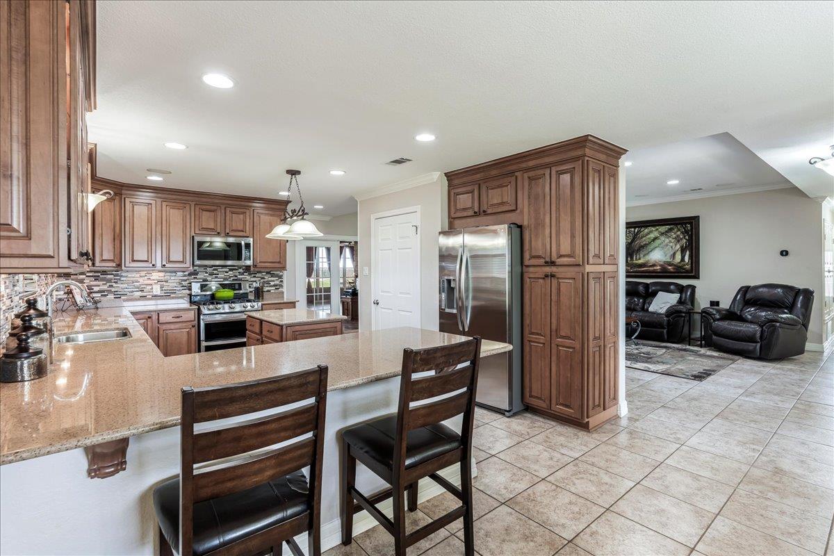 308 Morningside Cir, Hutto, TX 78634