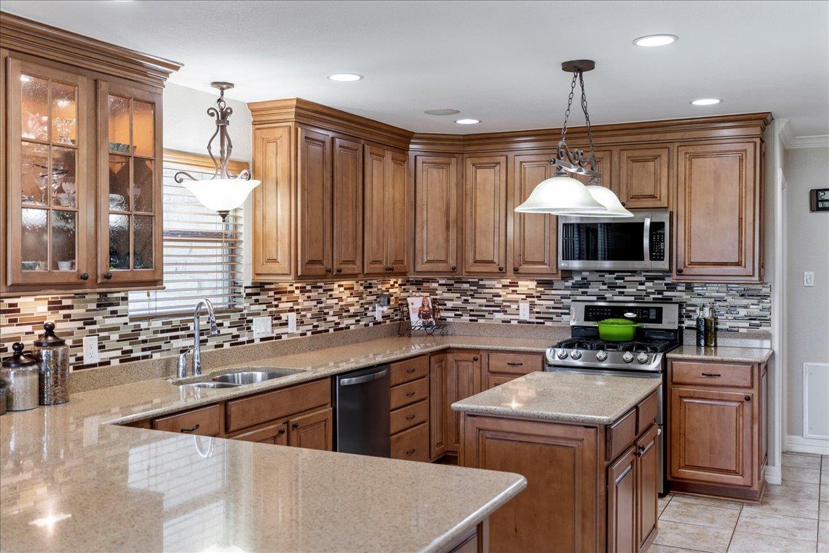 308 Morningside Cir, Hutto, TX 78634
