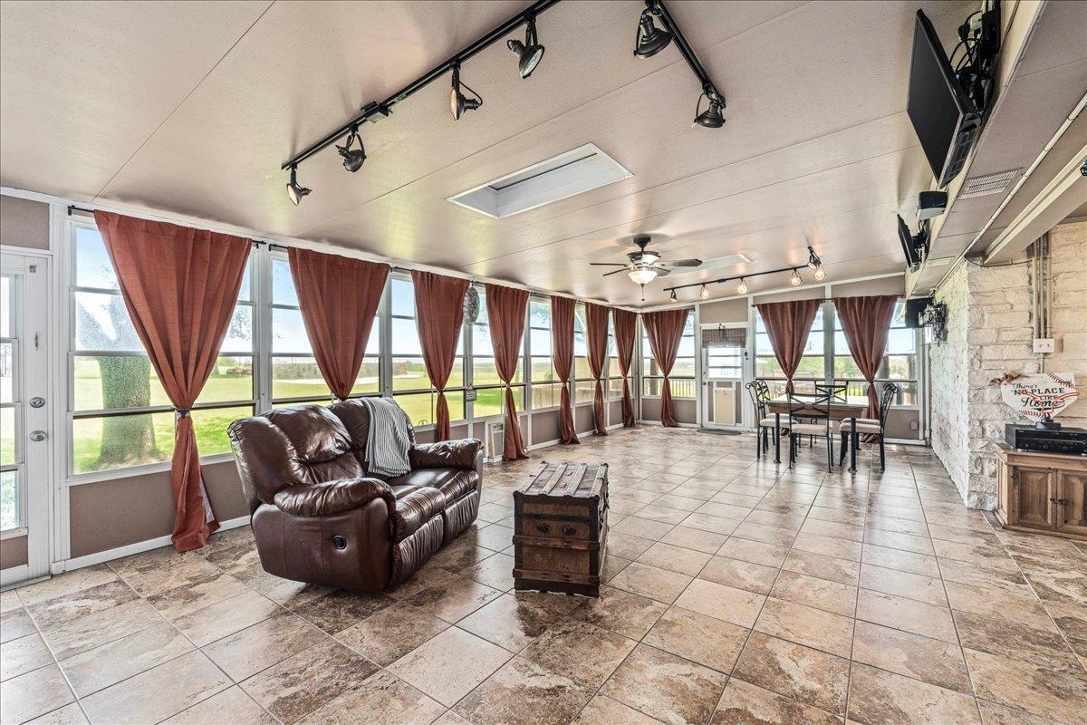 308 Morningside Cir, Hutto, TX 78634