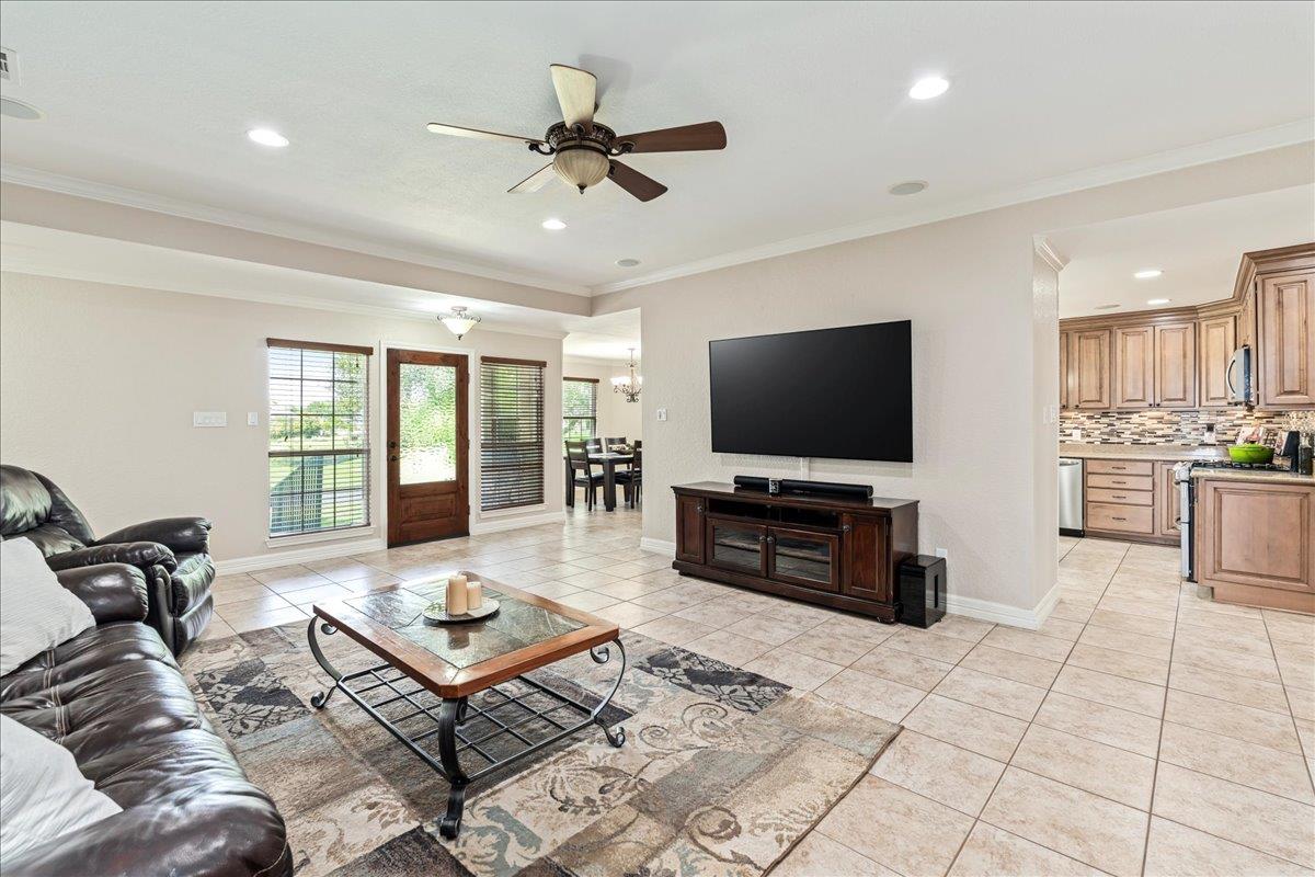 308 Morningside Cir, Hutto, TX 78634