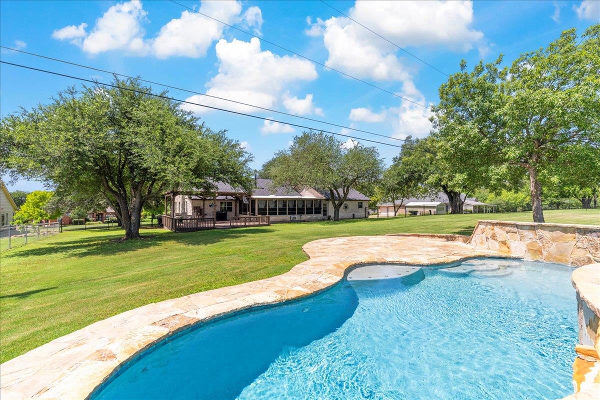 308 Morningside Cir, Hutto, TX 78634