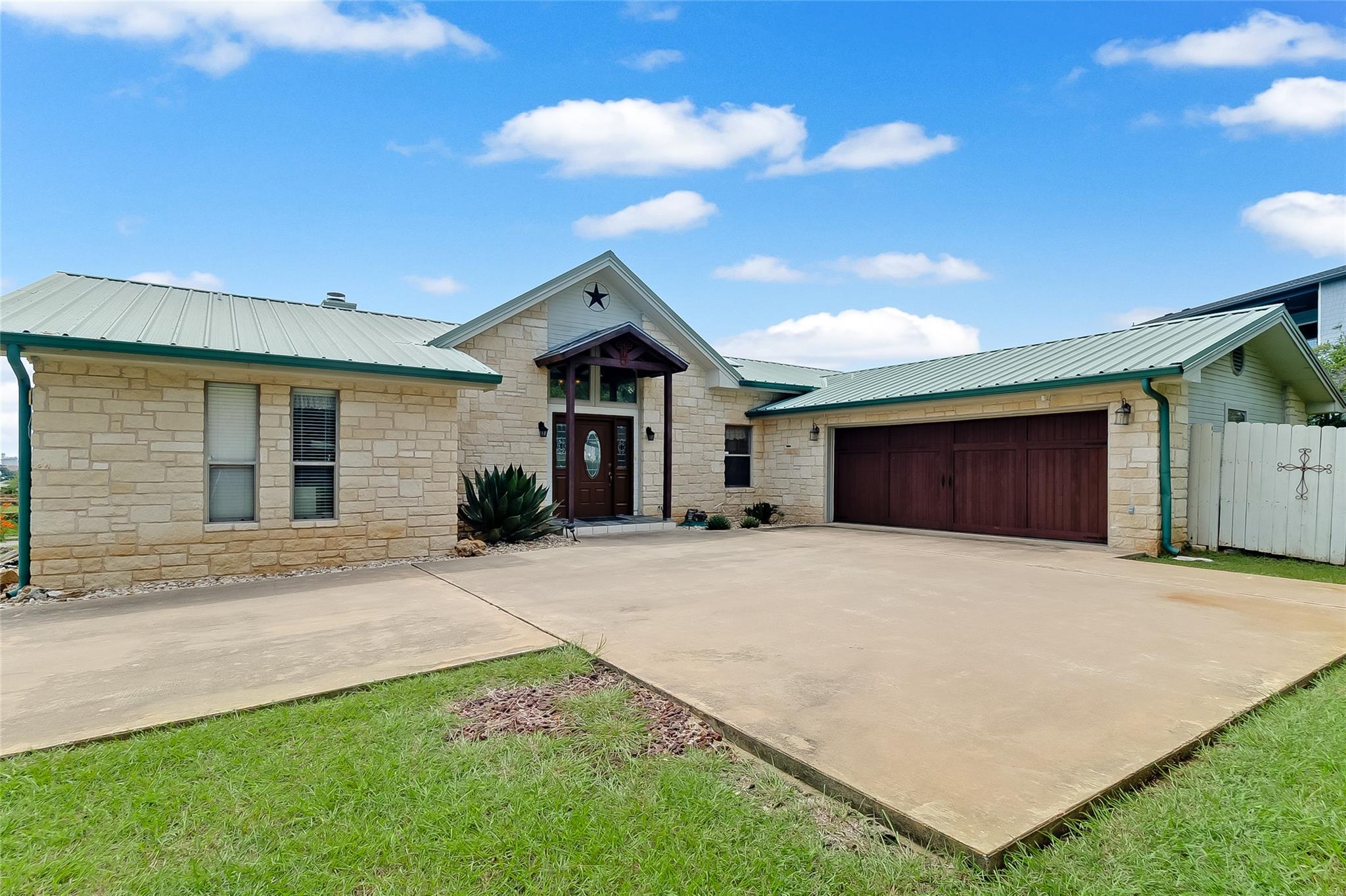 713 Lagoon Loop, Horseshoe Bay, TX 78657