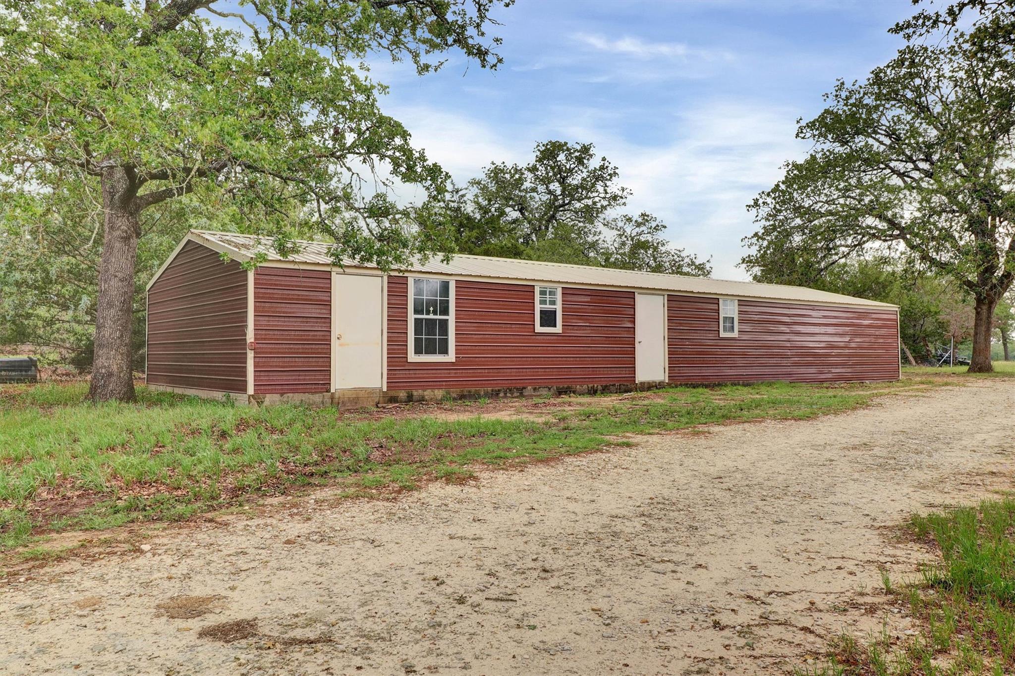 847 Highway 95 S, Smithville, TX 78957