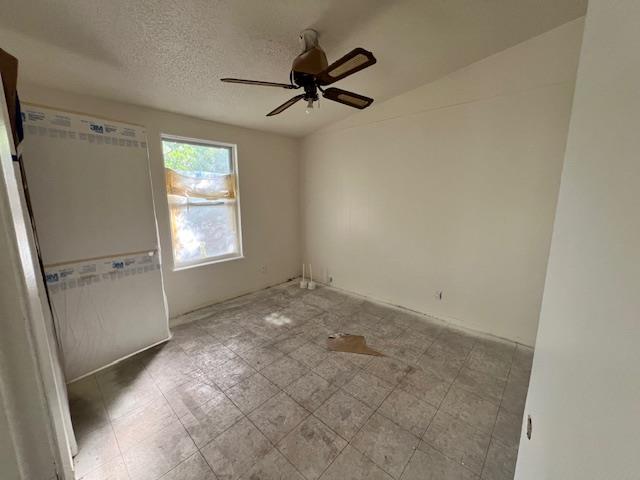 908 Glass Dr, Leander, TX 78641