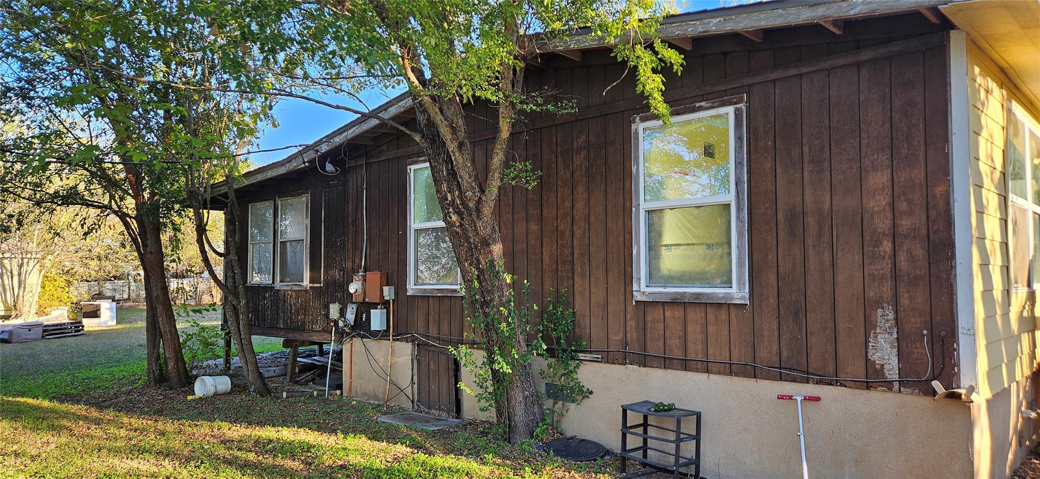 908 Glass Dr, Leander, TX 78641