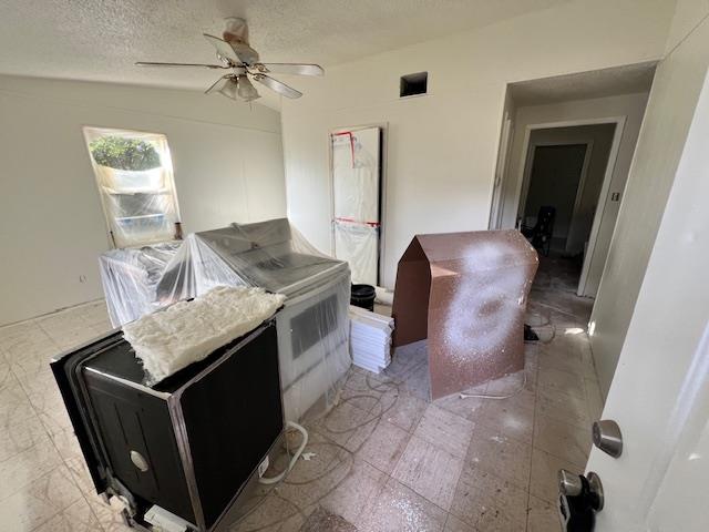 908 Glass Dr, Leander, TX 78641