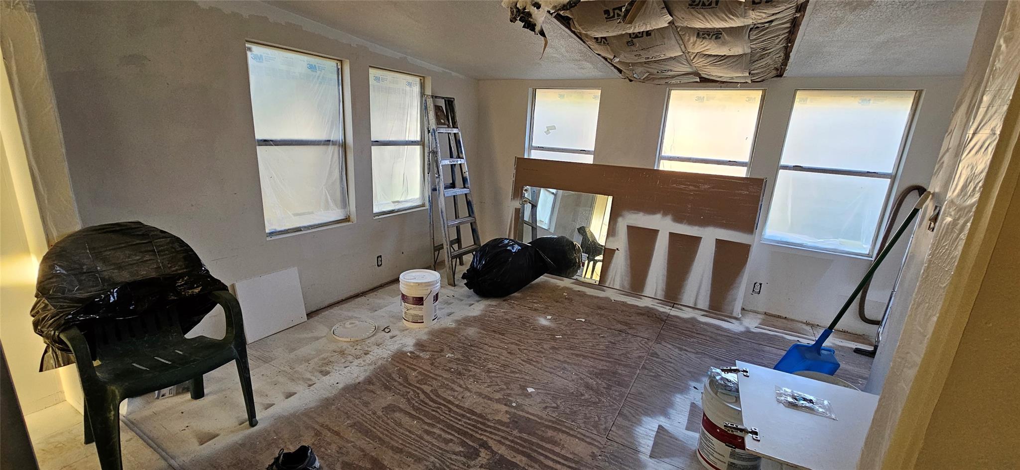 908 Glass Dr, Leander, TX 78641