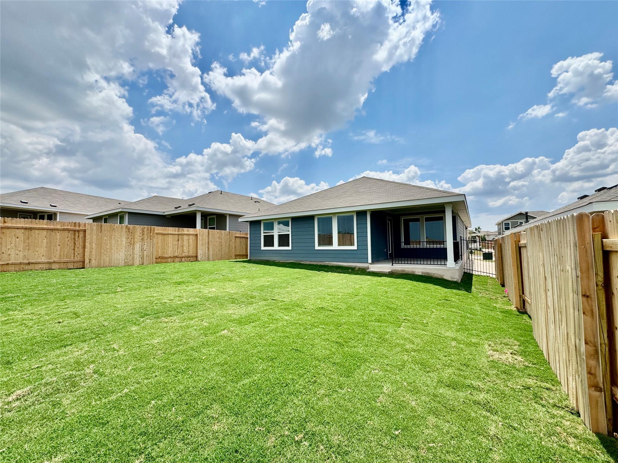 5012 Hazelnut Ln, Del Valle, TX 78617