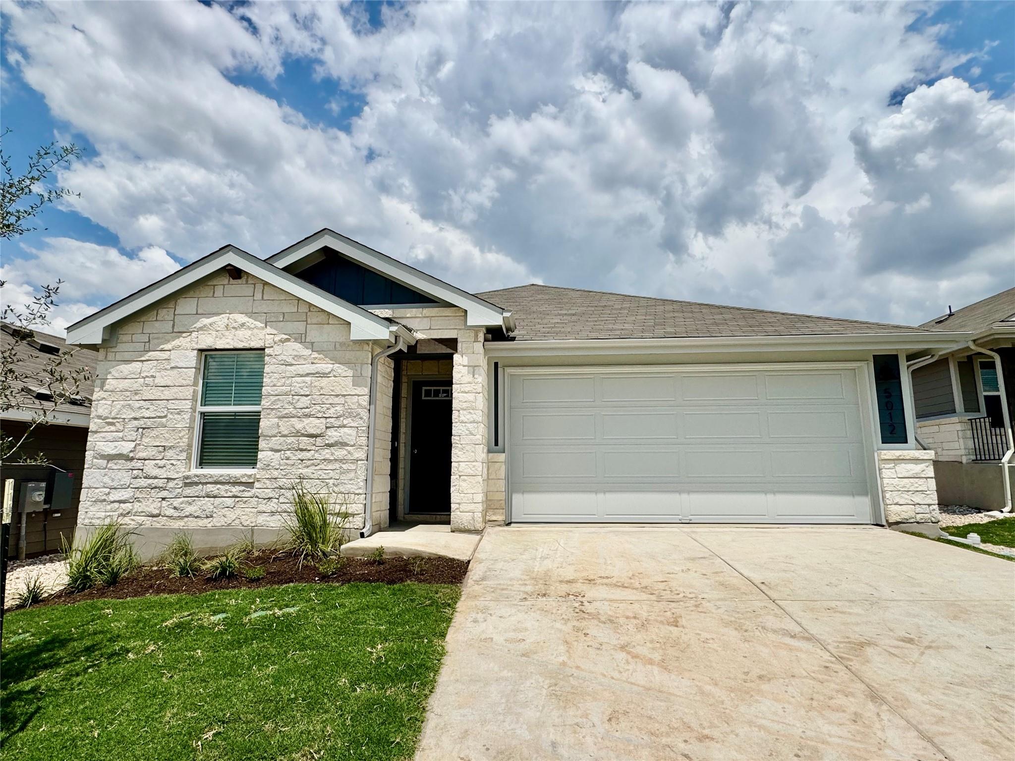 5012 Hazelnut Ln, Del Valle, TX 78617