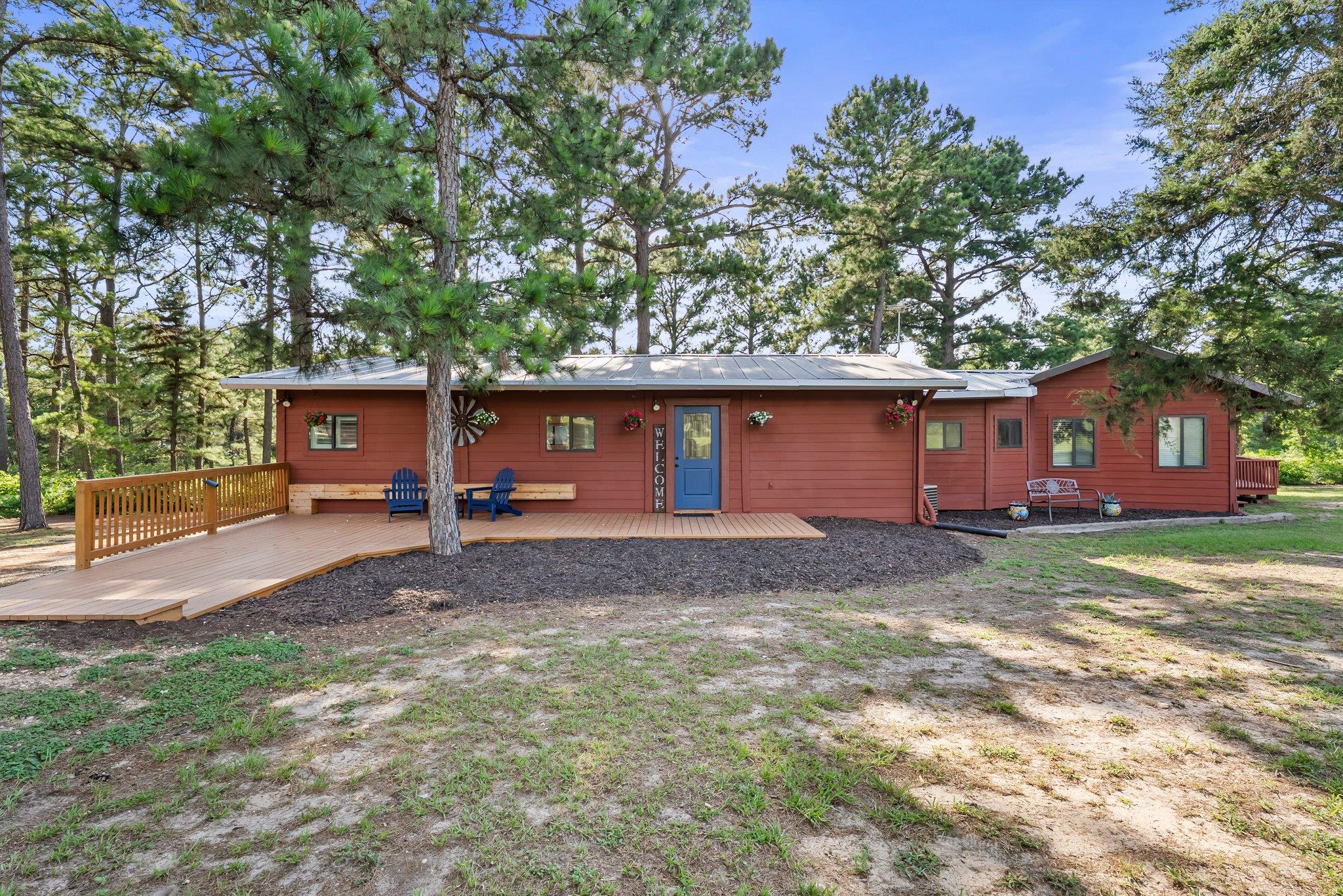 870 Sand Hills Rd, Red Rock, TX 78662