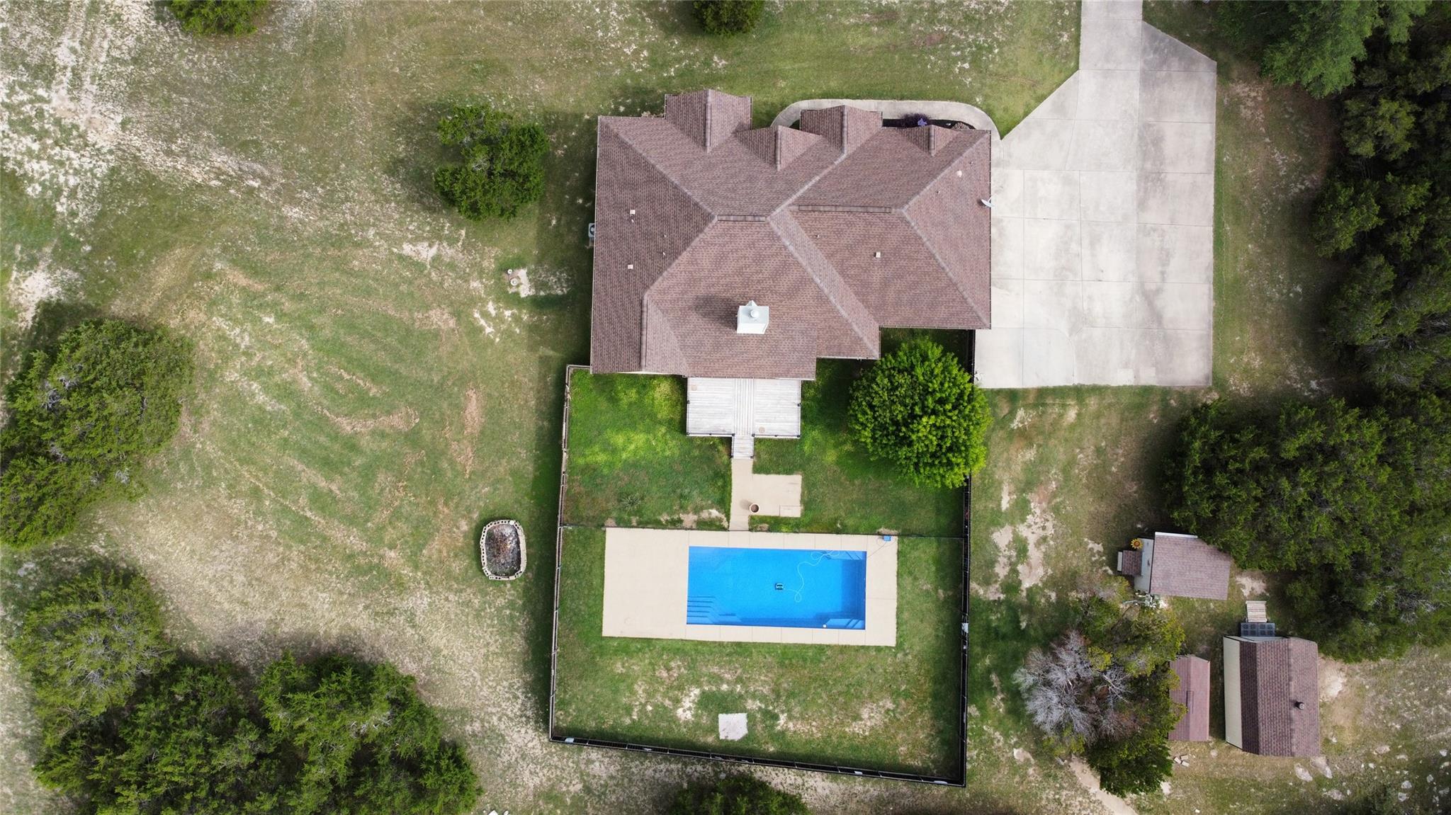 106 Stable Oaks, Liberty Hill, TX 78642