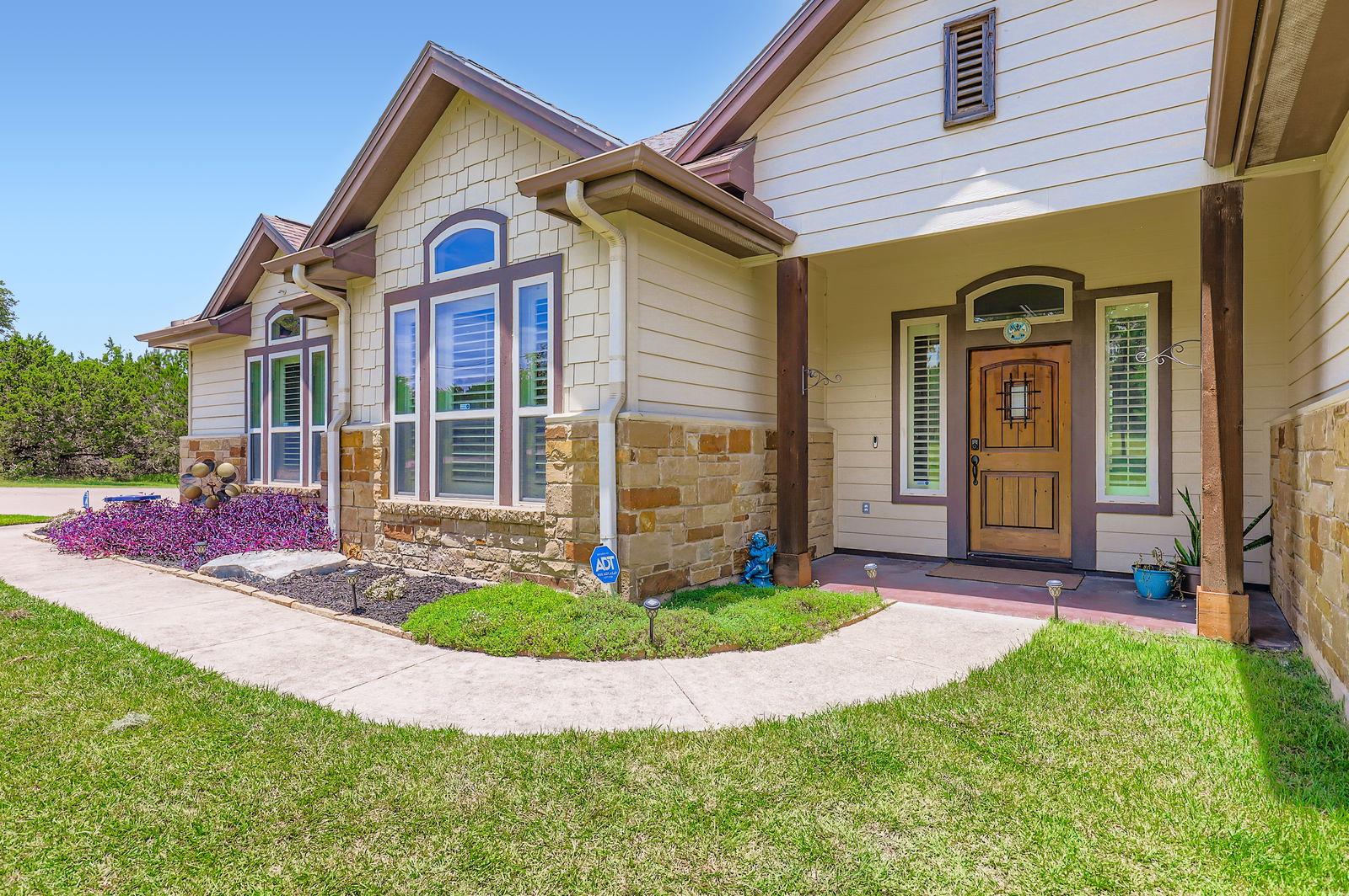 106 Stable Oaks, Liberty Hill, TX 78642