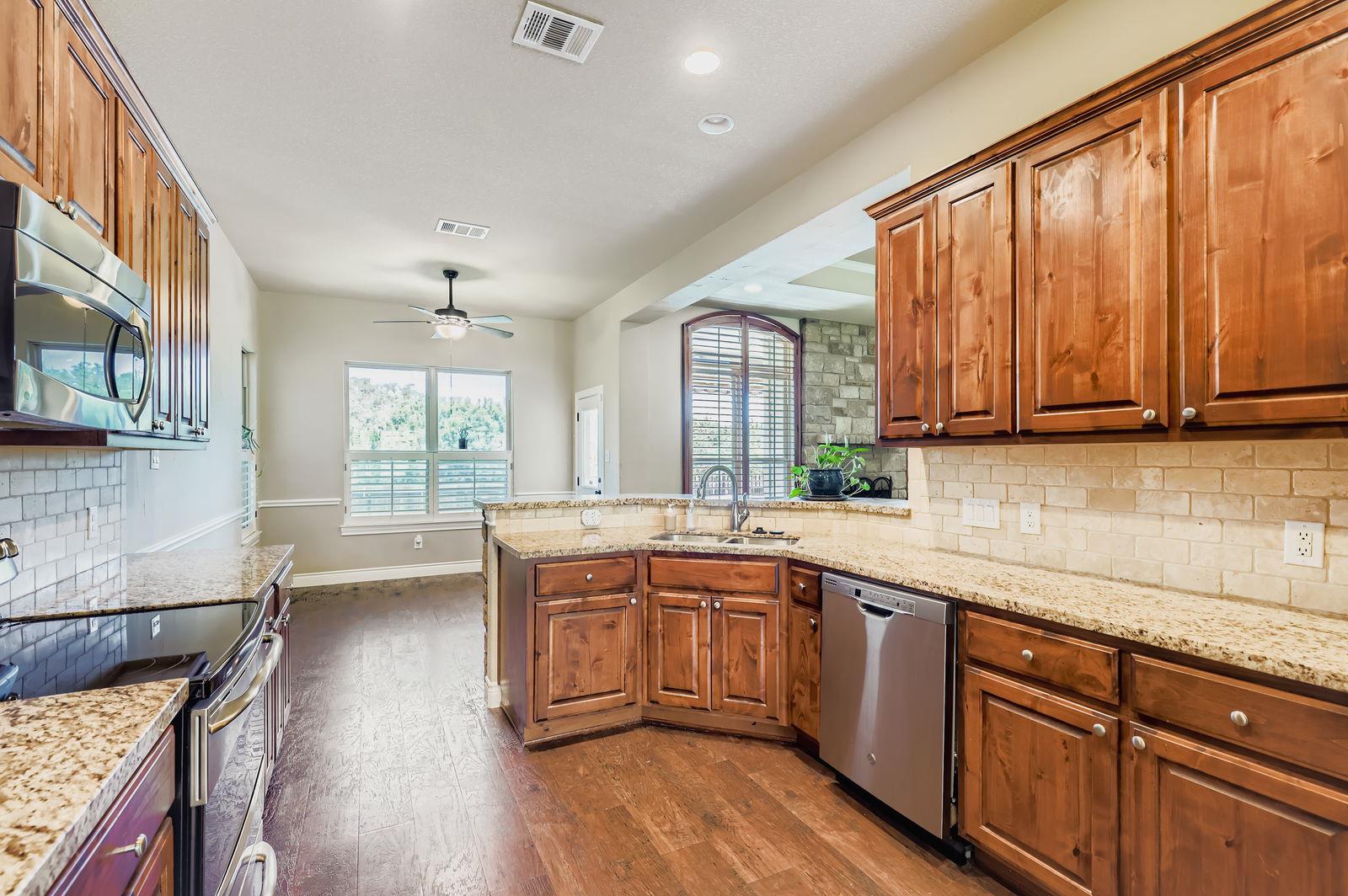 106 Stable Oaks, Liberty Hill, TX 78642