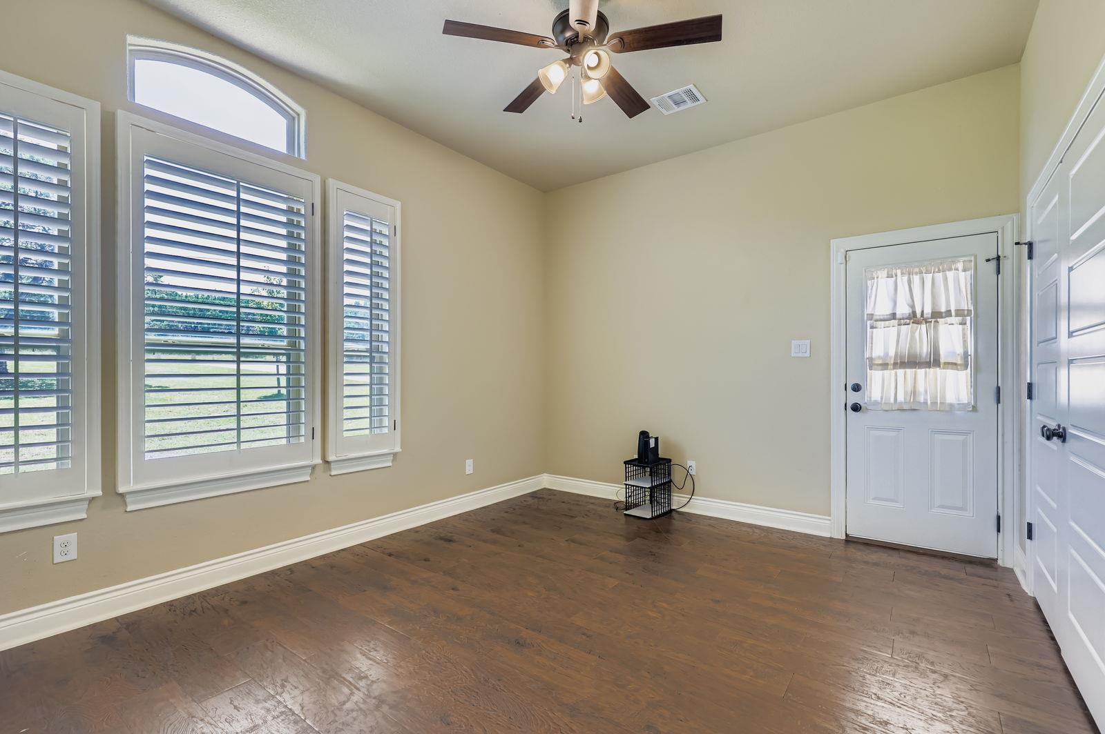 106 Stable Oaks, Liberty Hill, TX 78642