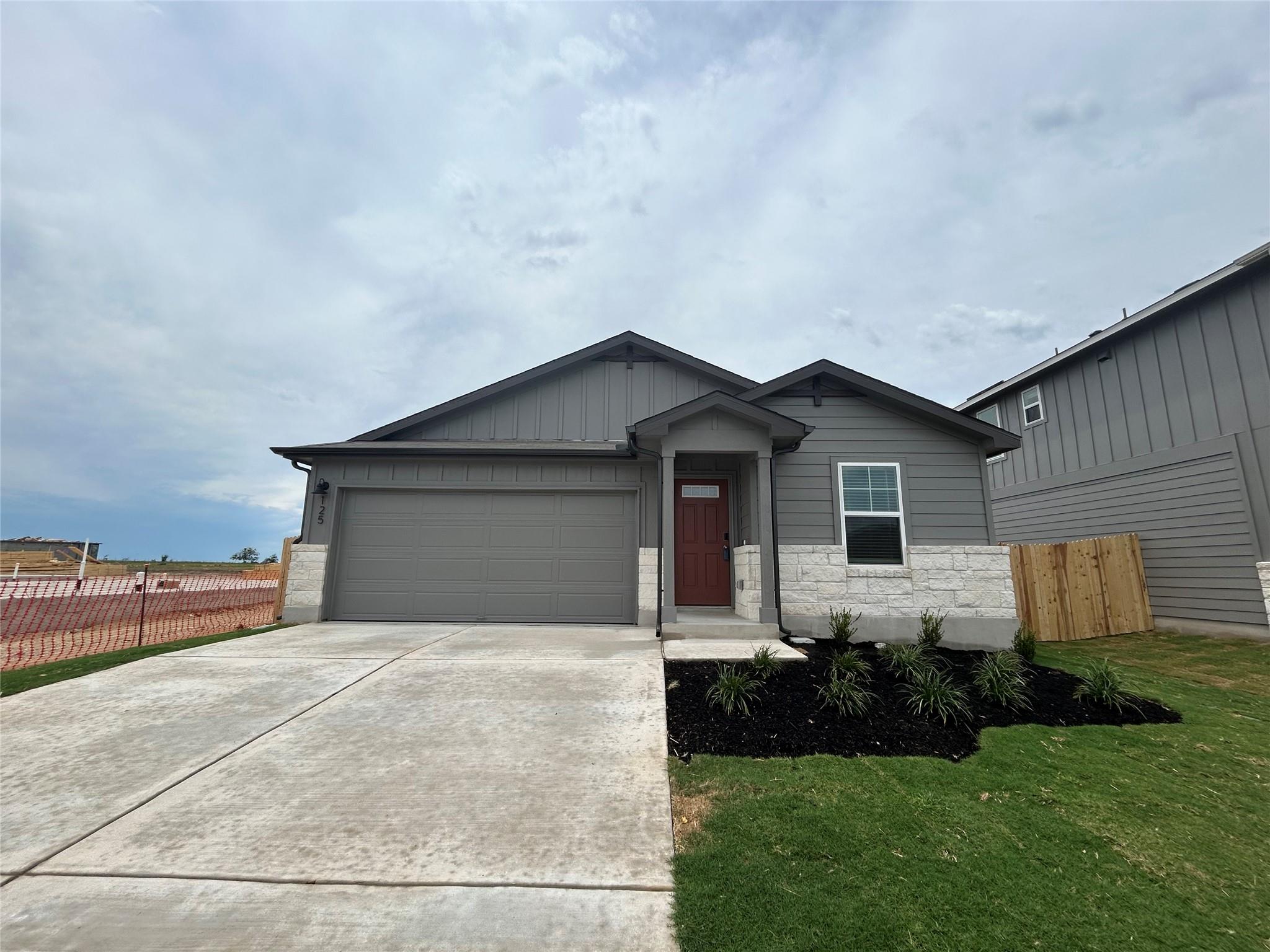 125 Honey Bee Rd, Jarrell, TX 76537