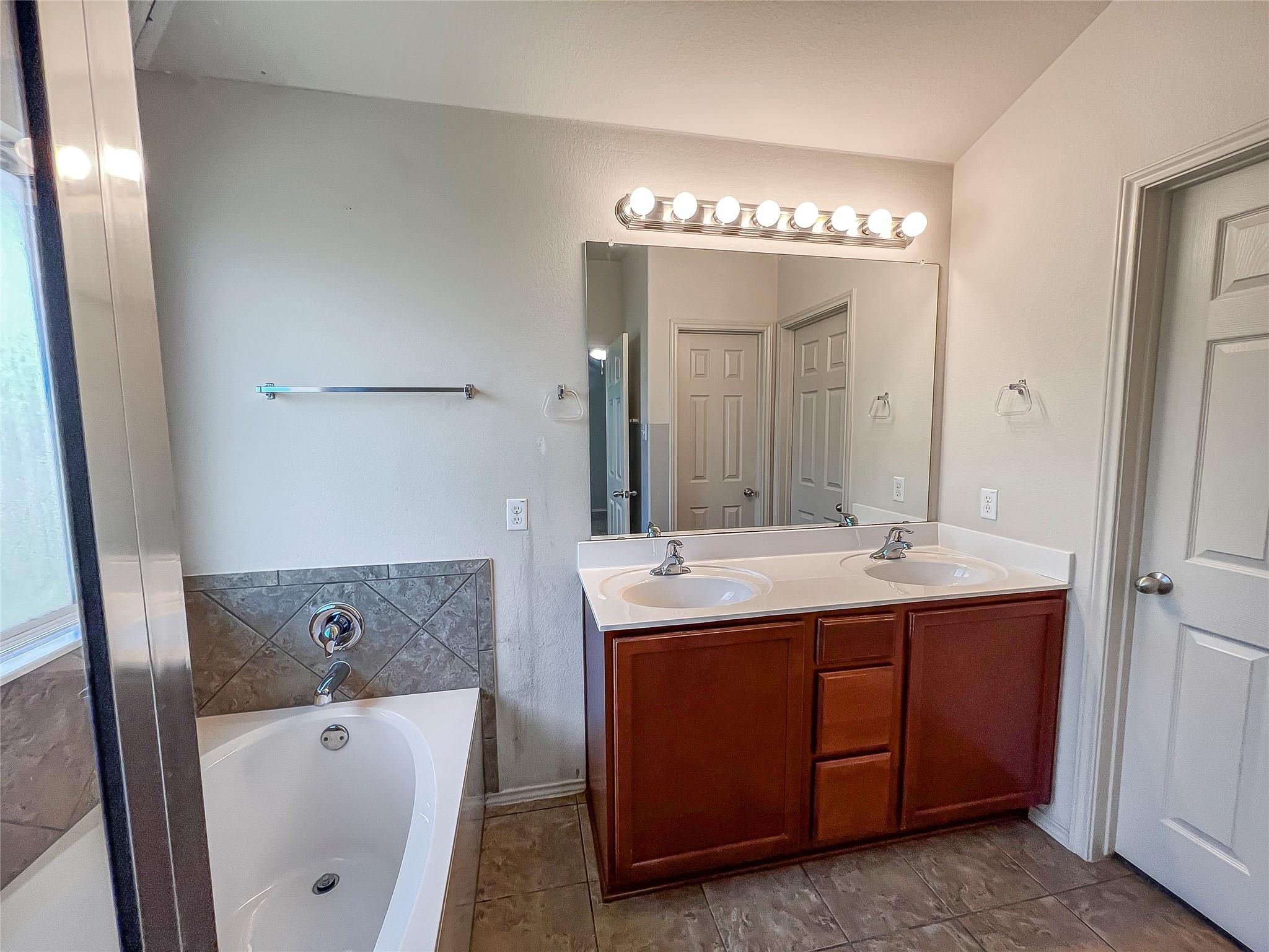 212 Foster Ln, Jarrell, TX 76537