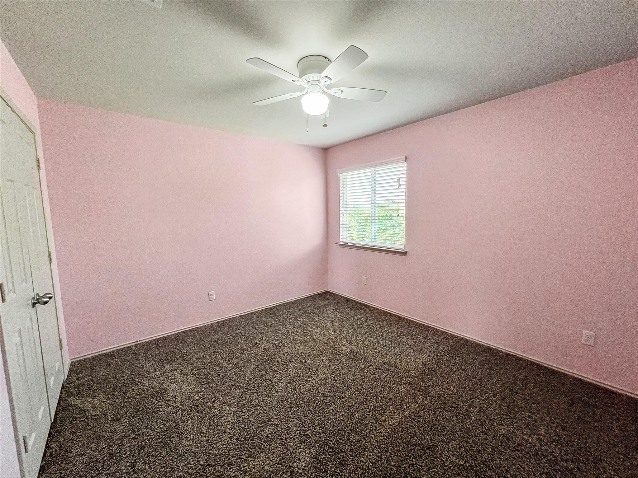 212 Foster Ln, Jarrell, TX 76537