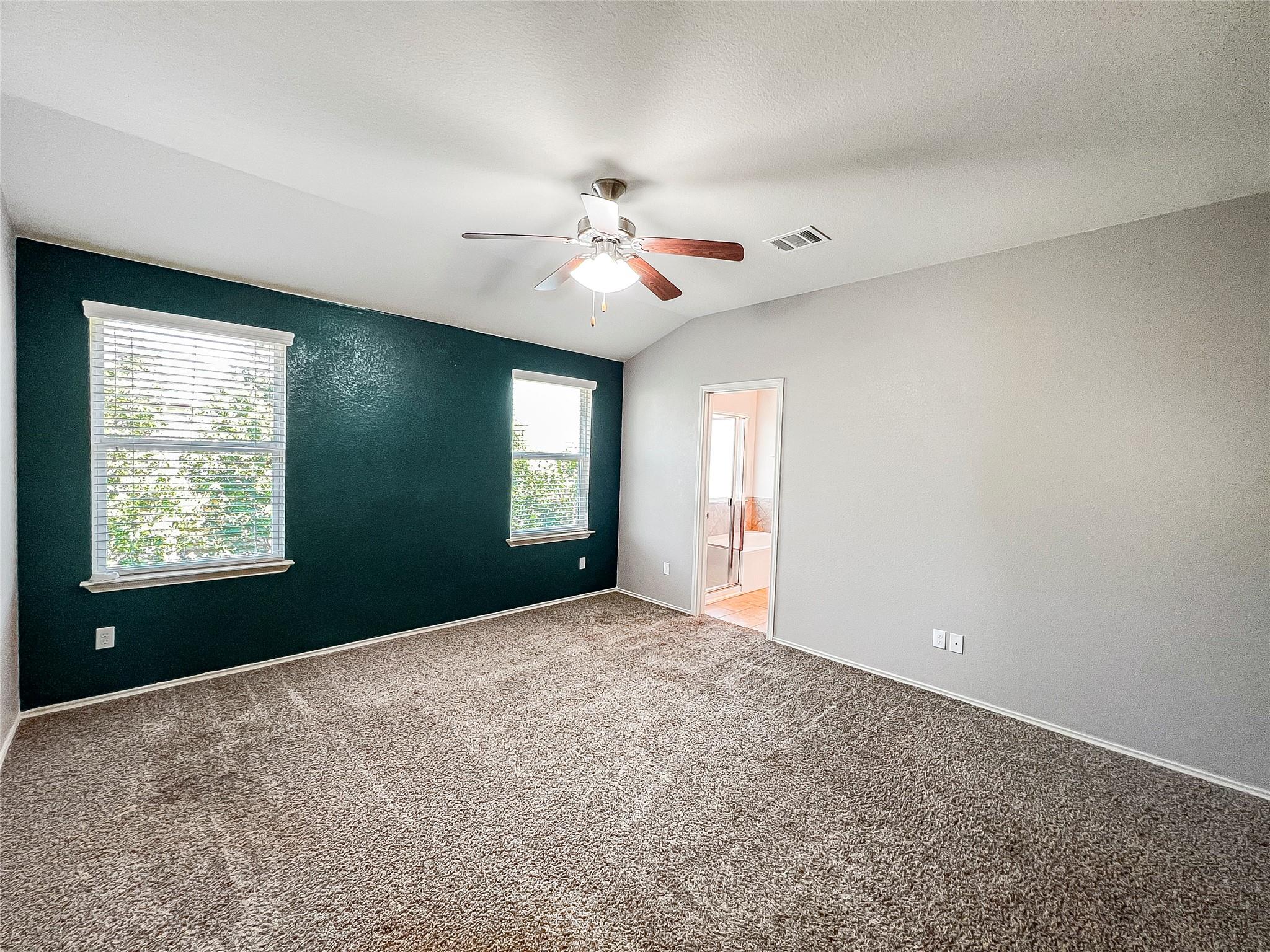 212 Foster Ln, Jarrell, TX 76537