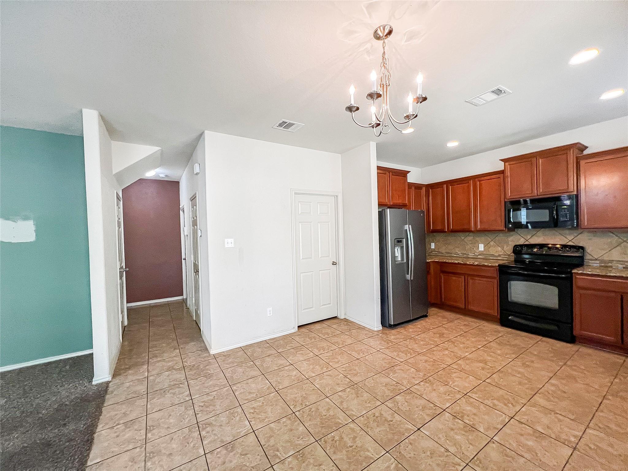 212 Foster Ln, Jarrell, TX 76537