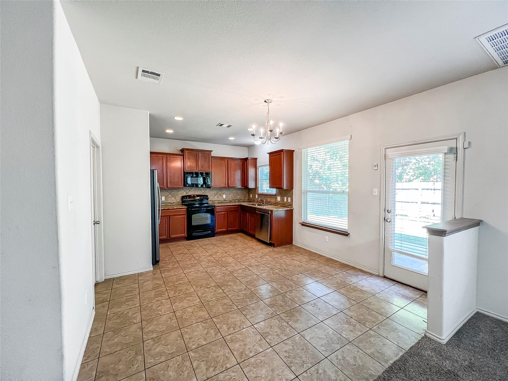 212 Foster Ln, Jarrell, TX 76537