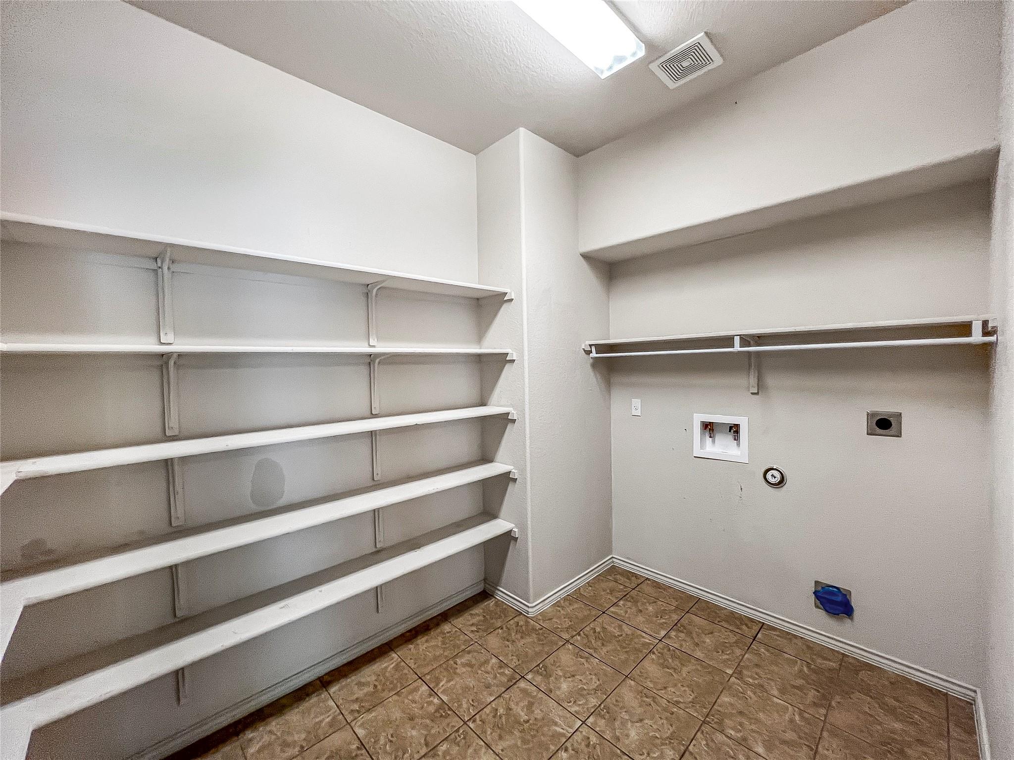 212 Foster Ln, Jarrell, TX 76537