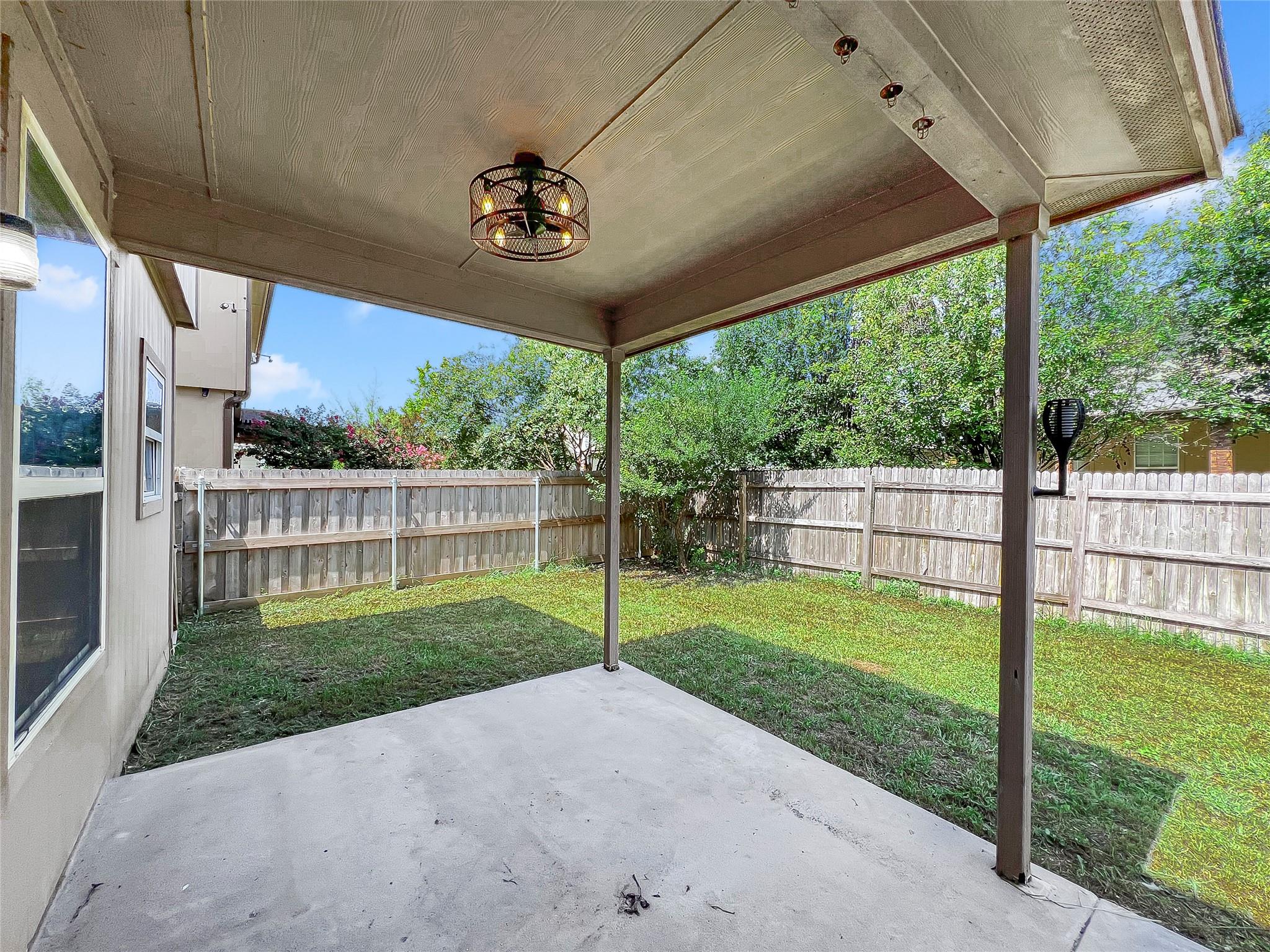 212 Foster Ln, Jarrell, TX 76537