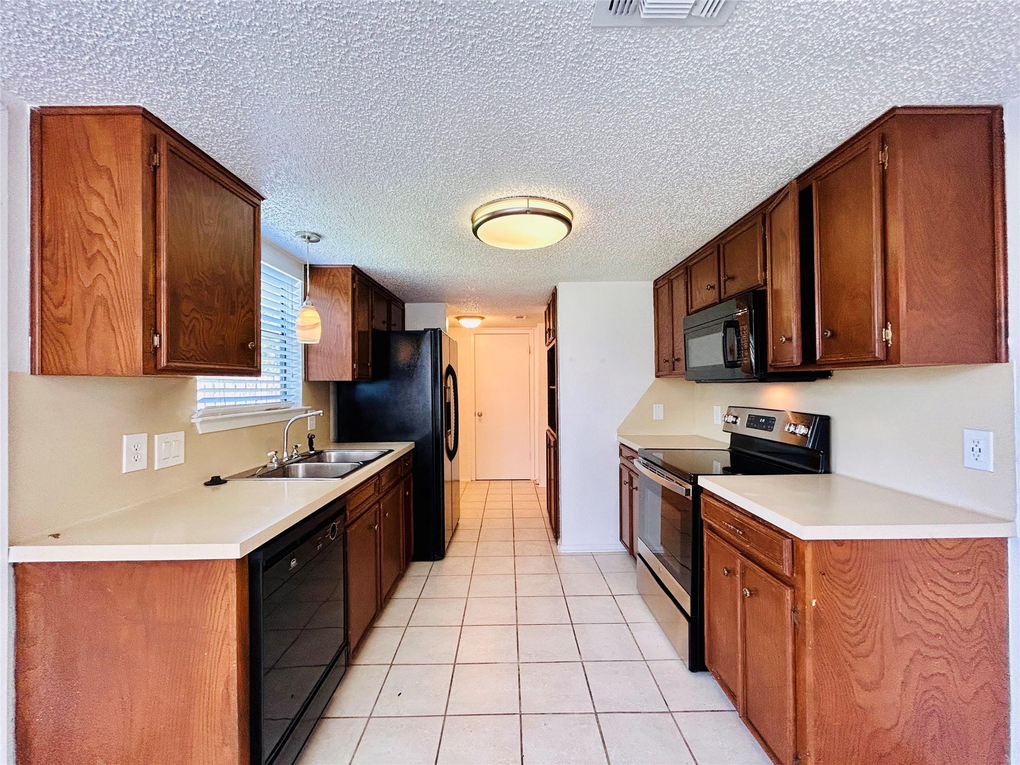 8800 Clearbrook Trl # B, Austin, TX 78729