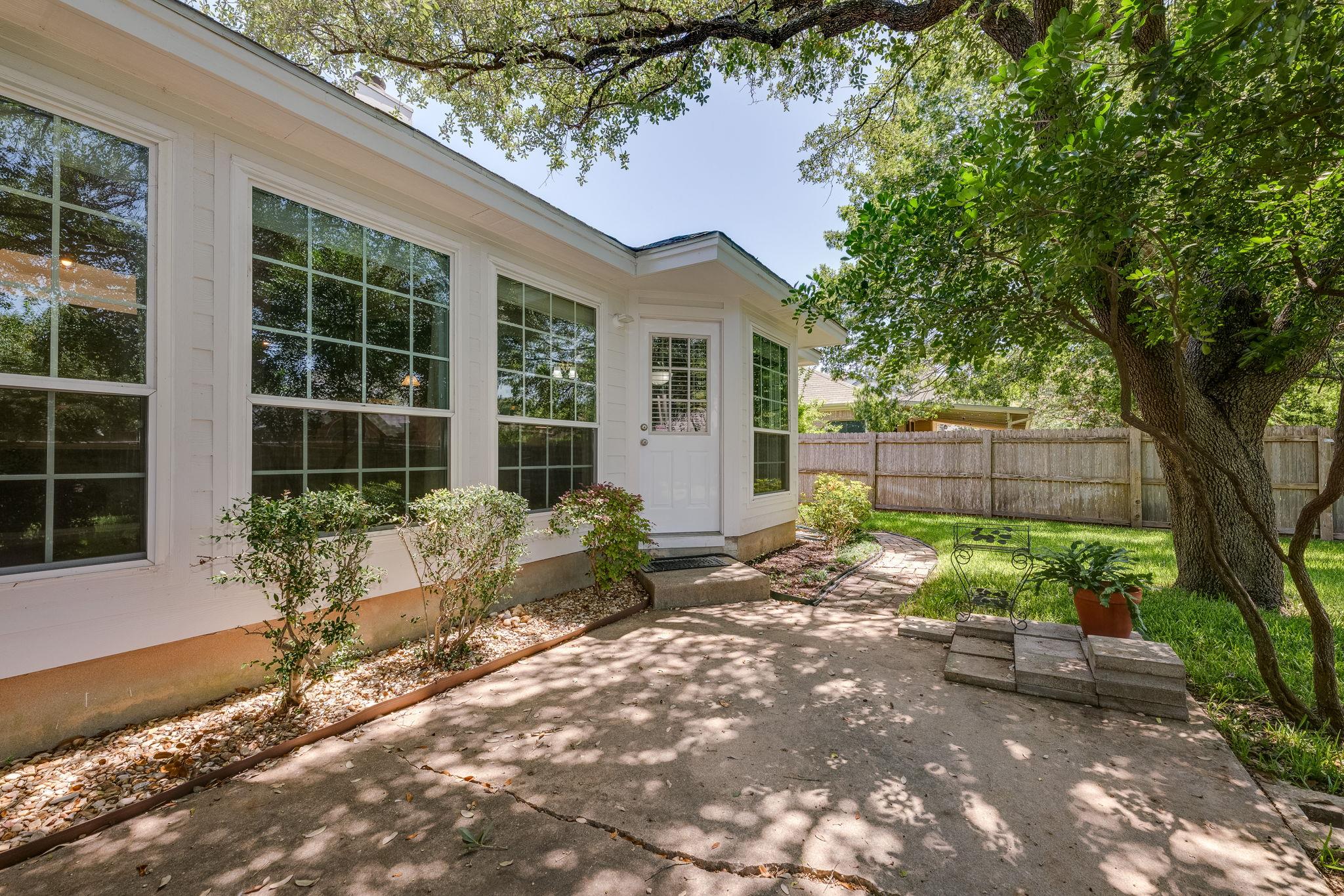 6611 Carisbrooke Ln, Austin, TX 78754