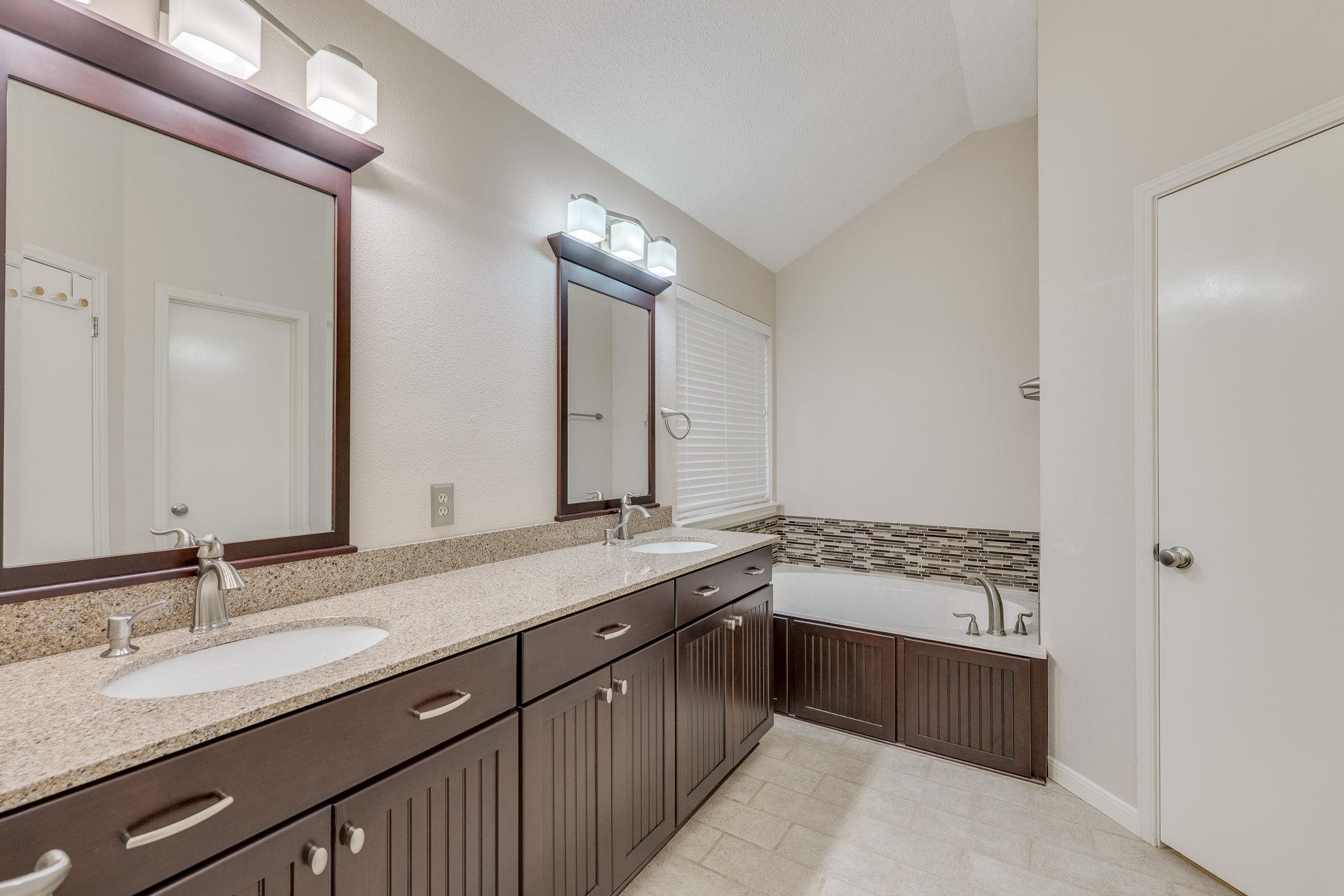 6611 Carisbrooke Ln, Austin, TX 78754