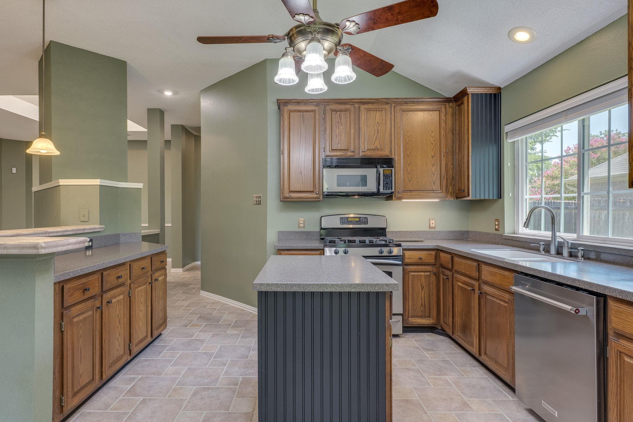 6611 Carisbrooke Ln, Austin, TX 78754