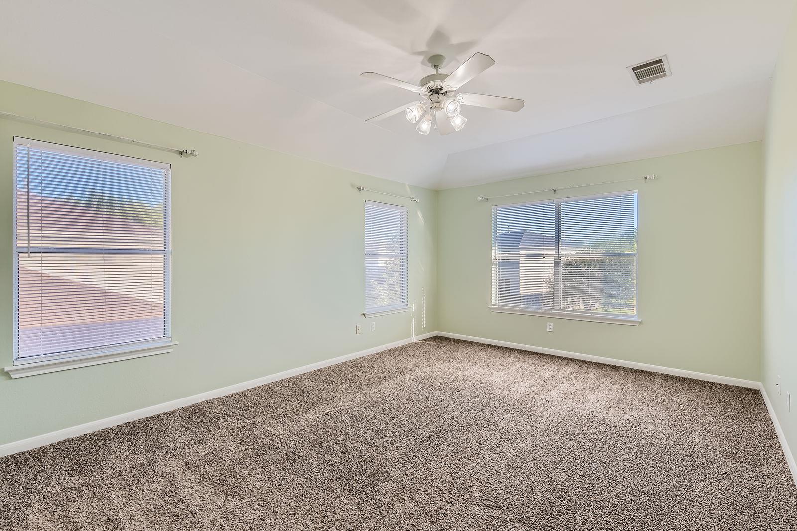 105 Meadowlark Ln, Kyle, TX 78640