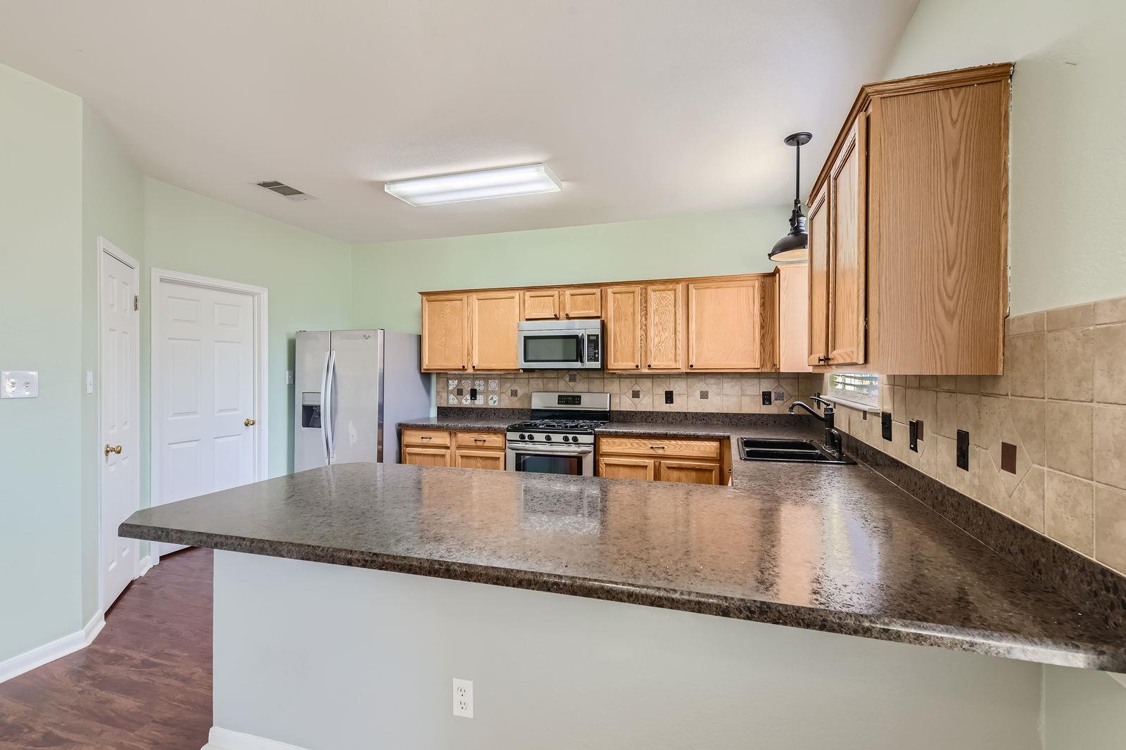 105 Meadowlark Ln, Kyle, TX 78640