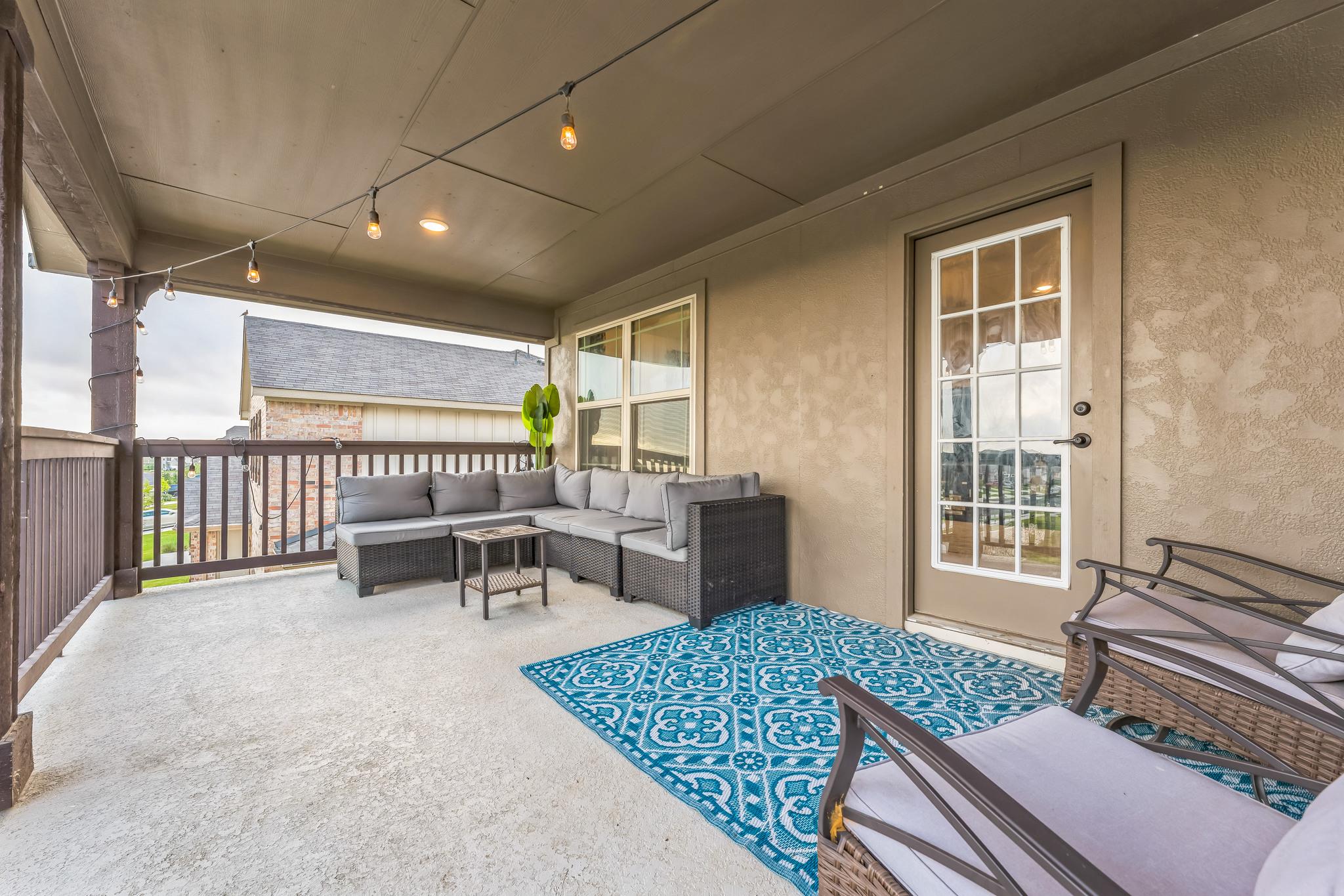 606 Giorgio Moroder Dr, Hutto, TX 78634