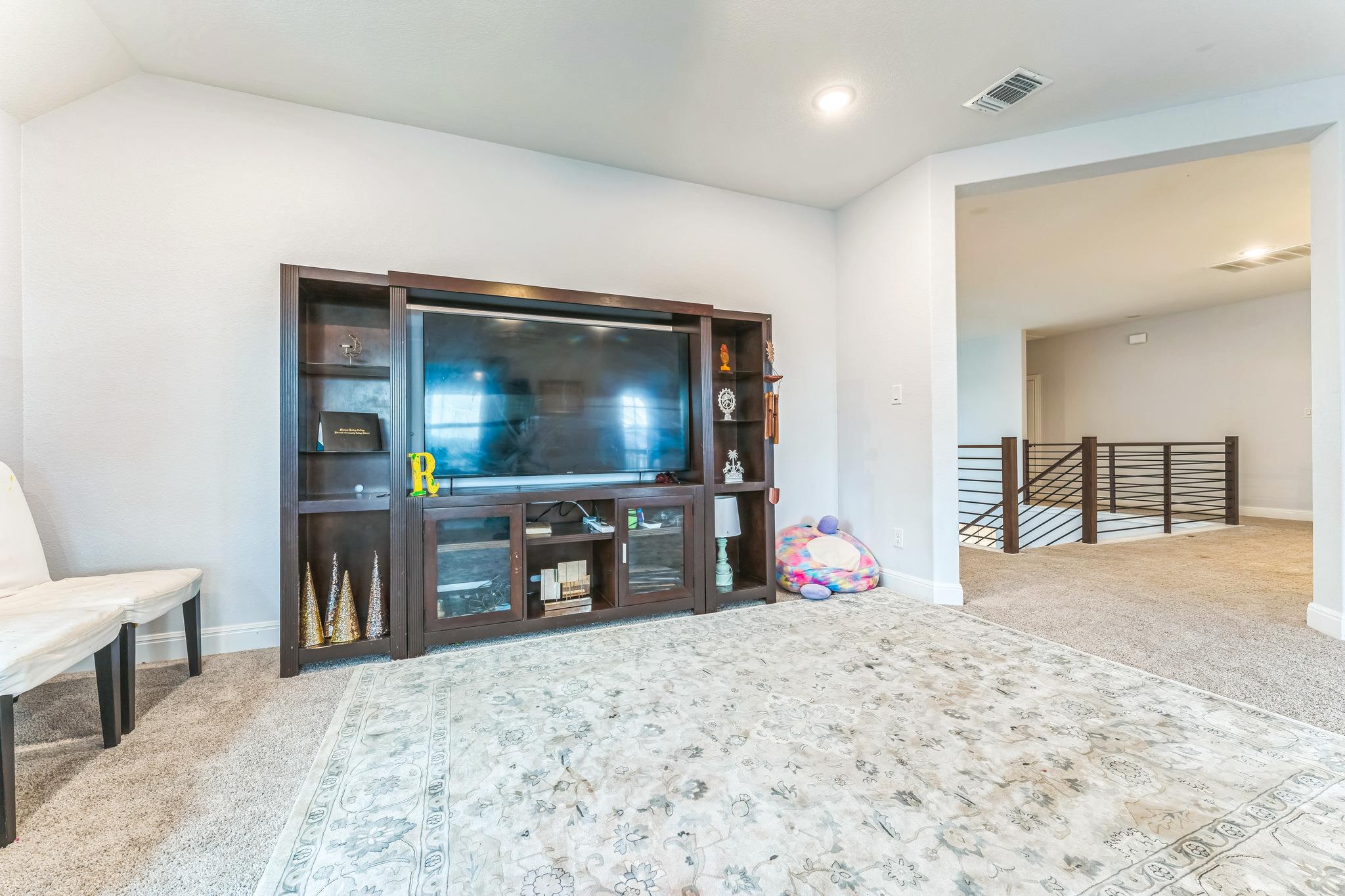 606 Giorgio Moroder Dr, Hutto, TX 78634