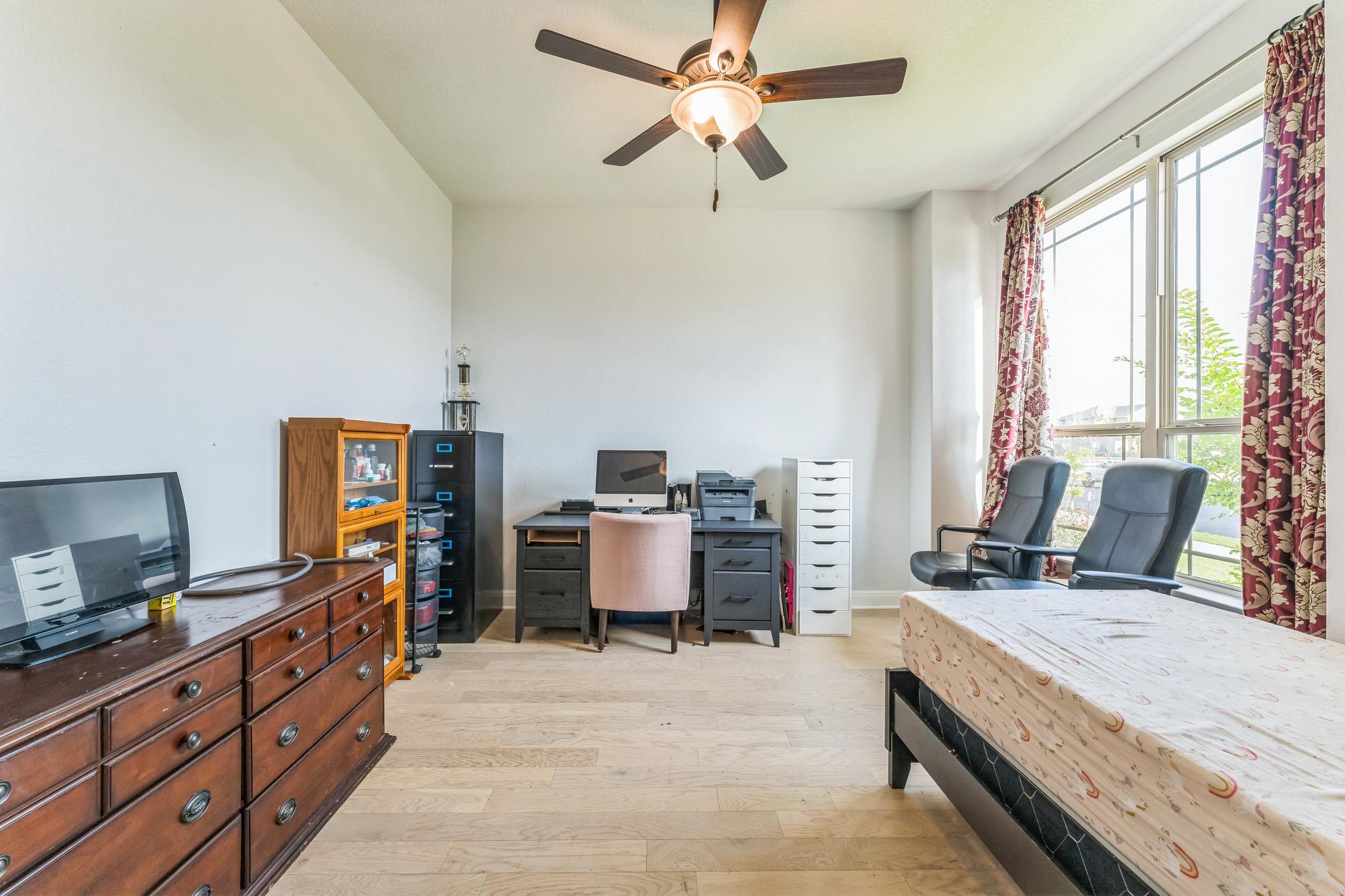606 Giorgio Moroder Dr, Hutto, TX 78634