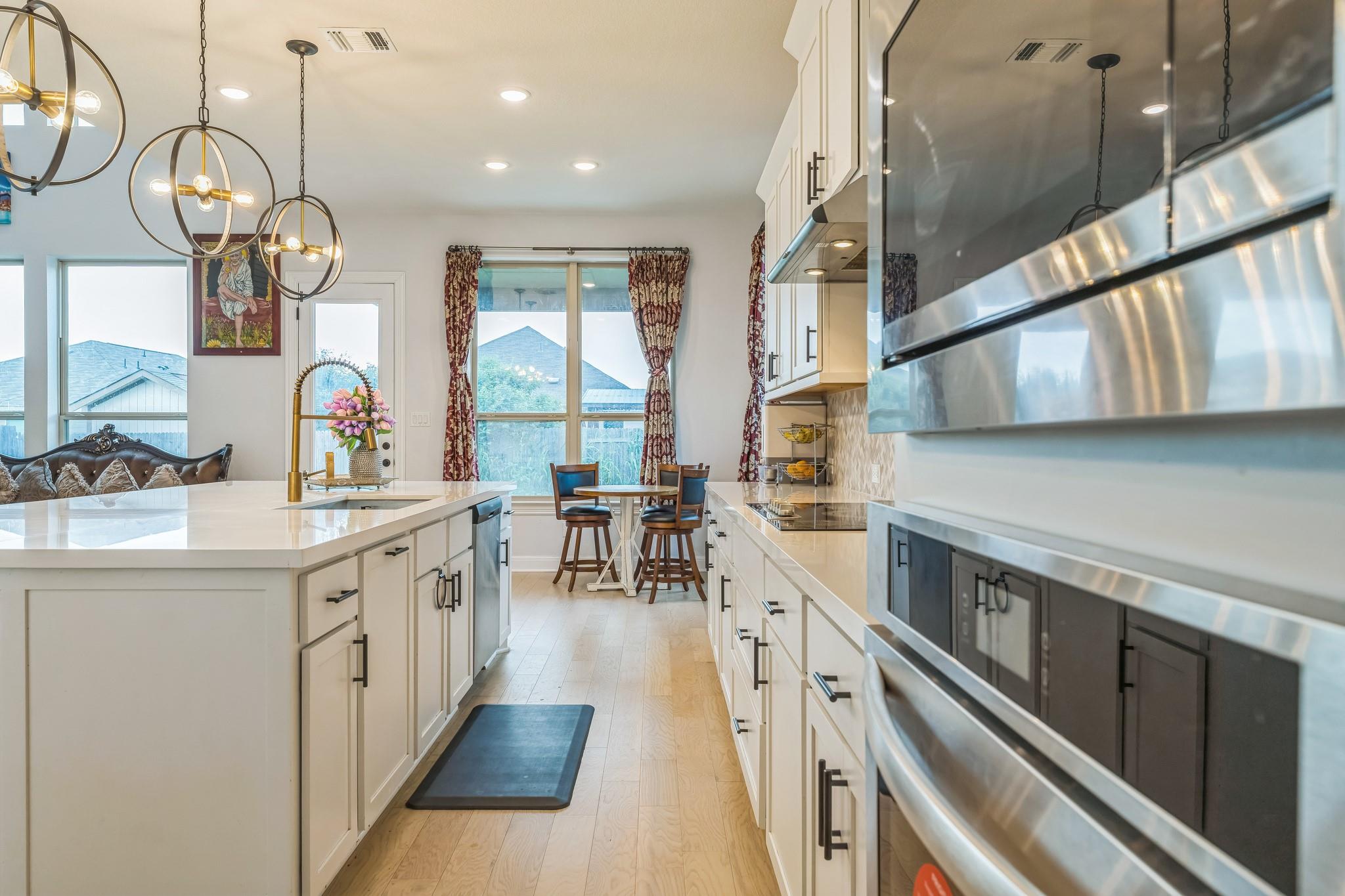 606 Giorgio Moroder Dr, Hutto, TX 78634