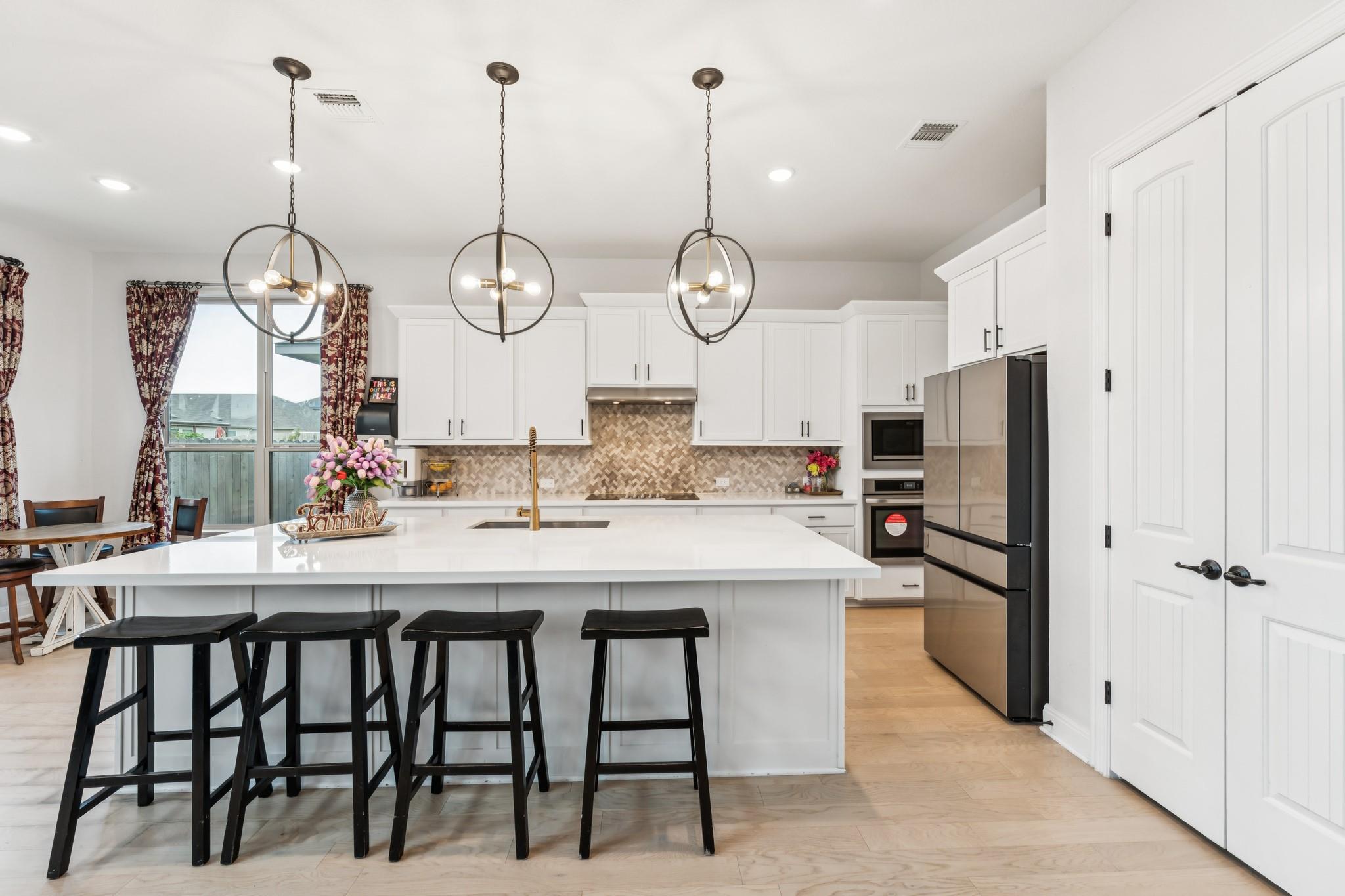 606 Giorgio Moroder Dr, Hutto, TX 78634