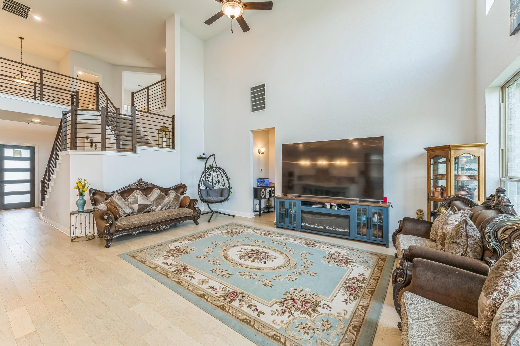 606 Giorgio Moroder Dr, Hutto, TX 78634