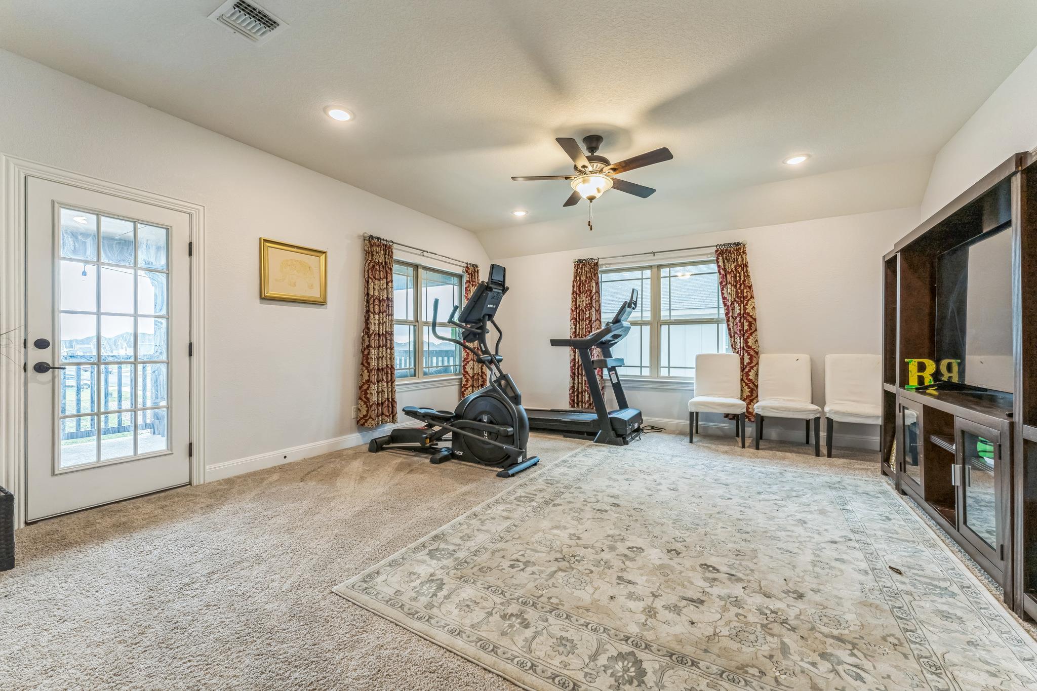 606 Giorgio Moroder Dr, Hutto, TX 78634