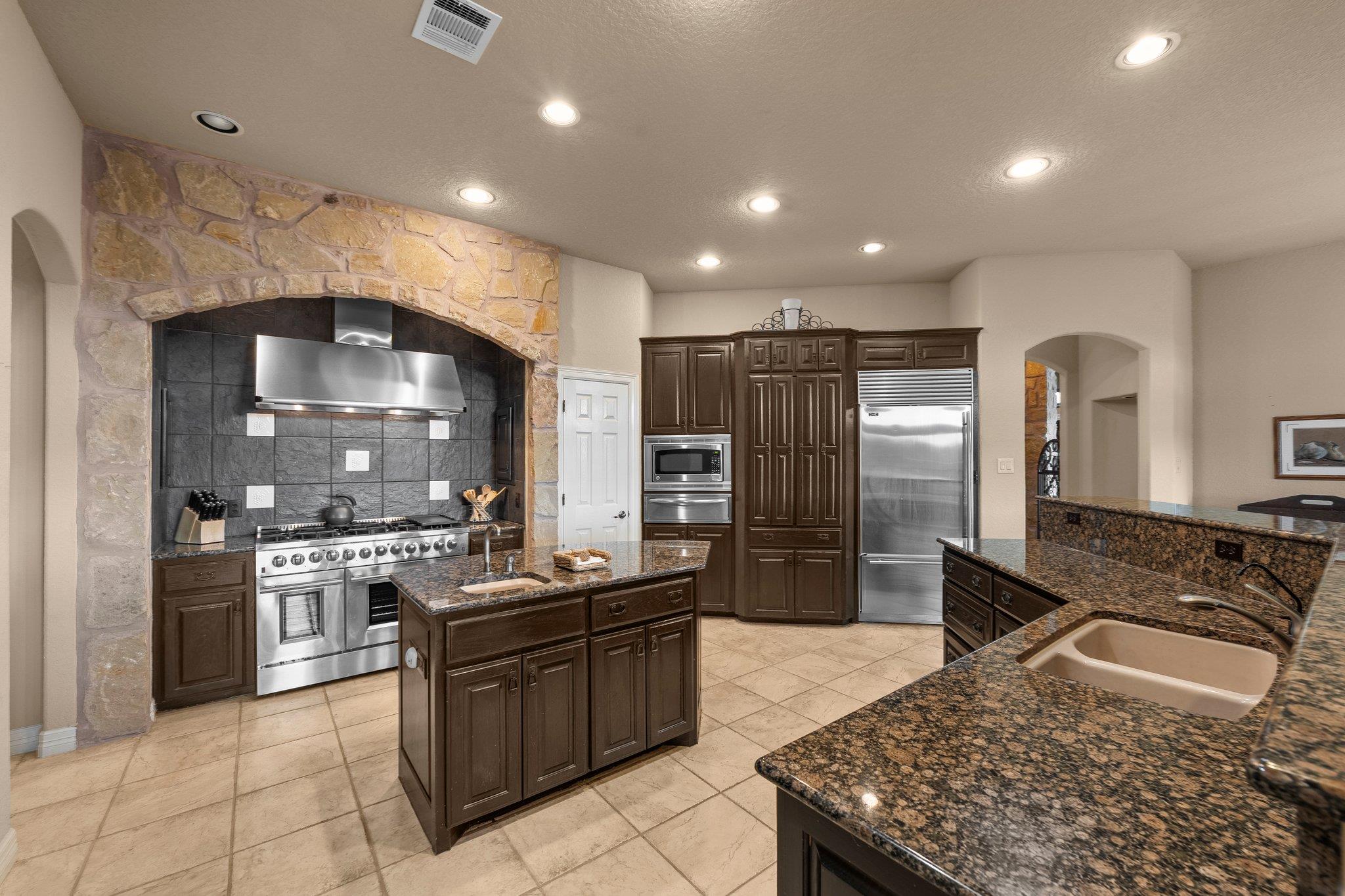 5310 River Oaks Dr, New Braunfels, TX 78132