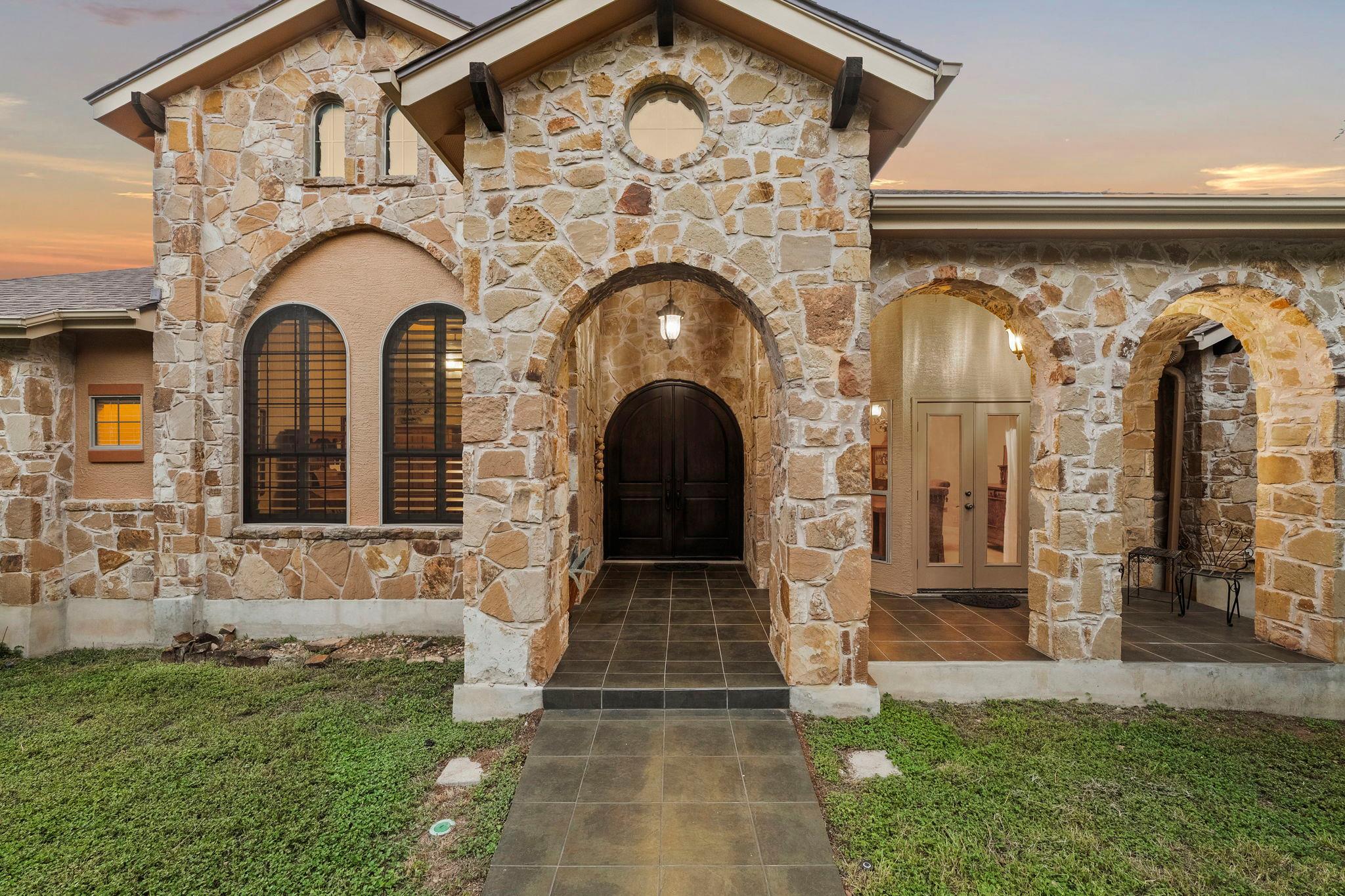 5310 River Oaks Dr, New Braunfels, TX 78132