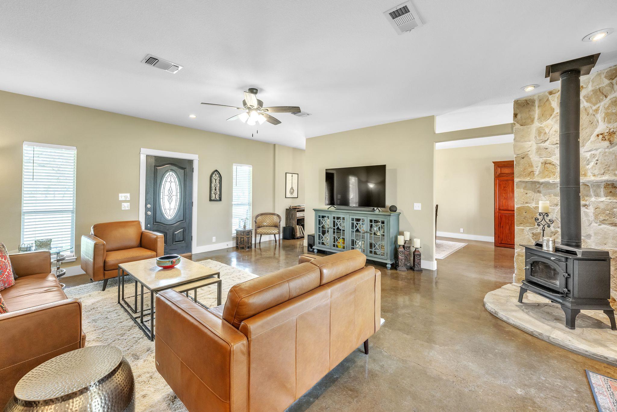 201 W View Dr, Wimberley, TX 78676