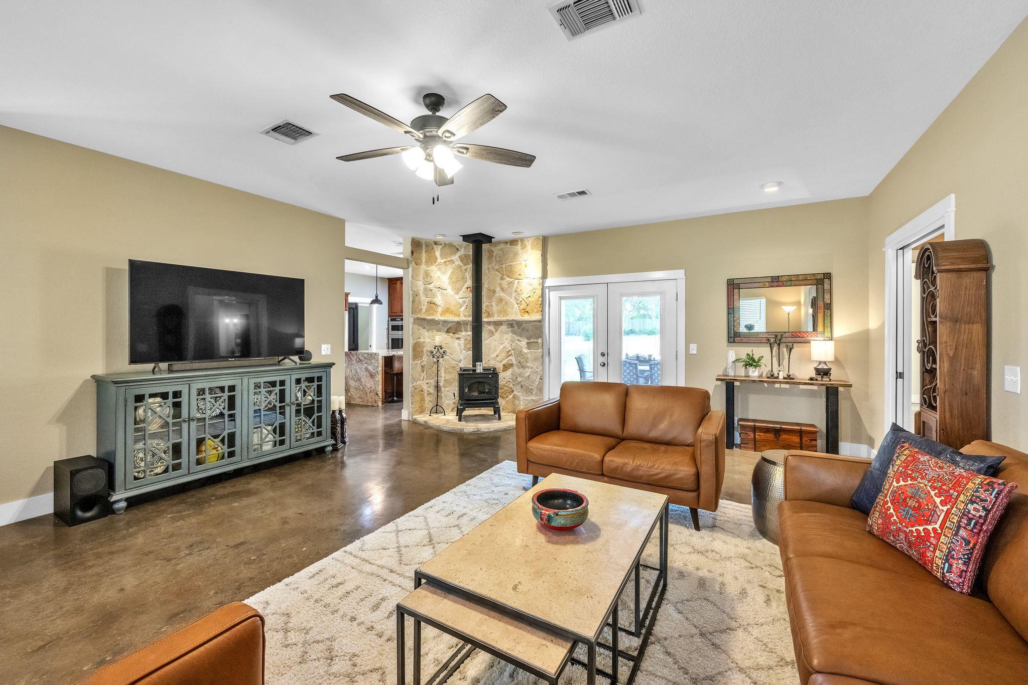 201 W View Dr, Wimberley, TX 78676