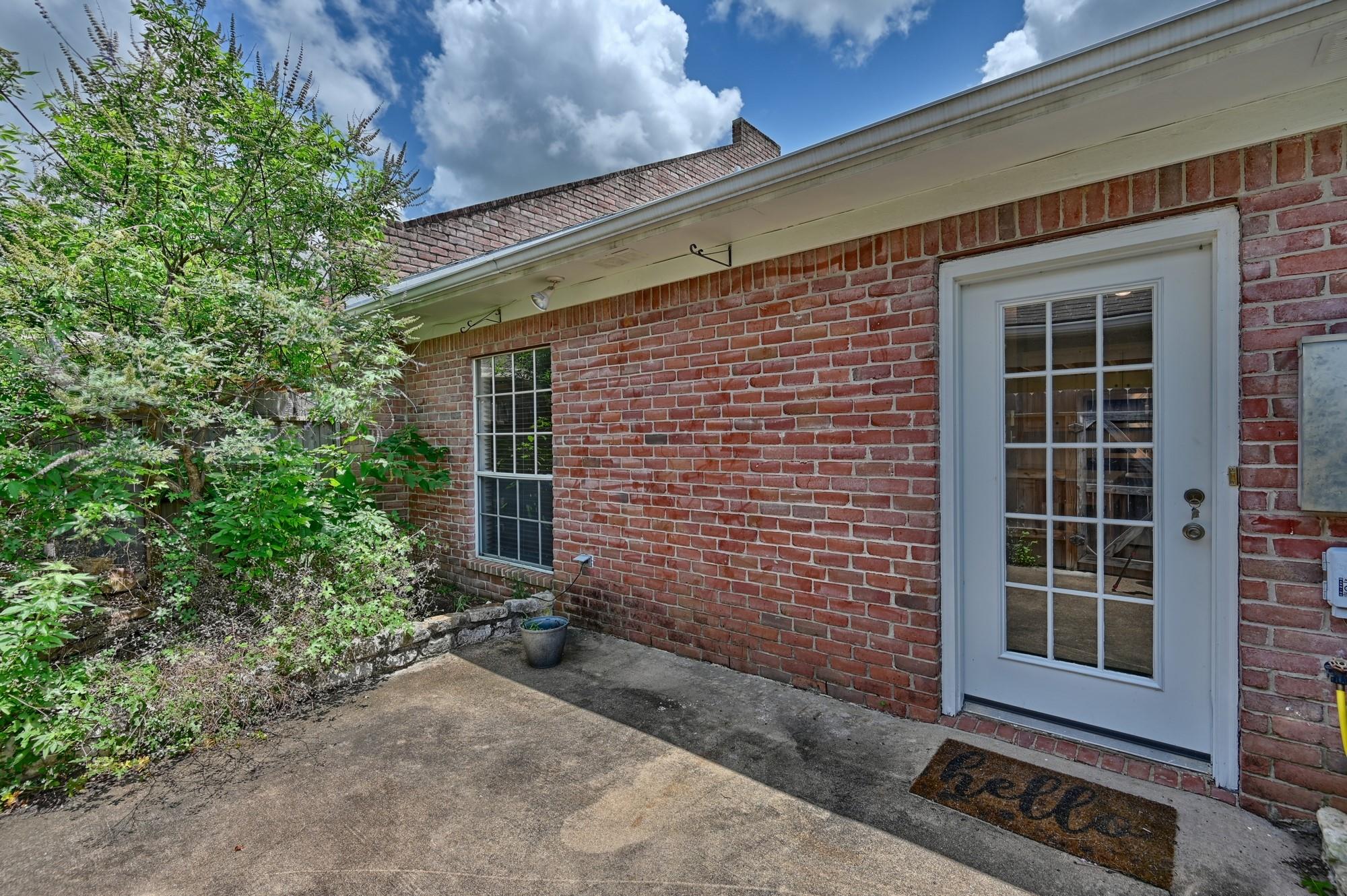 2416 Stone Hollow Dr, Brenham, TX 77833