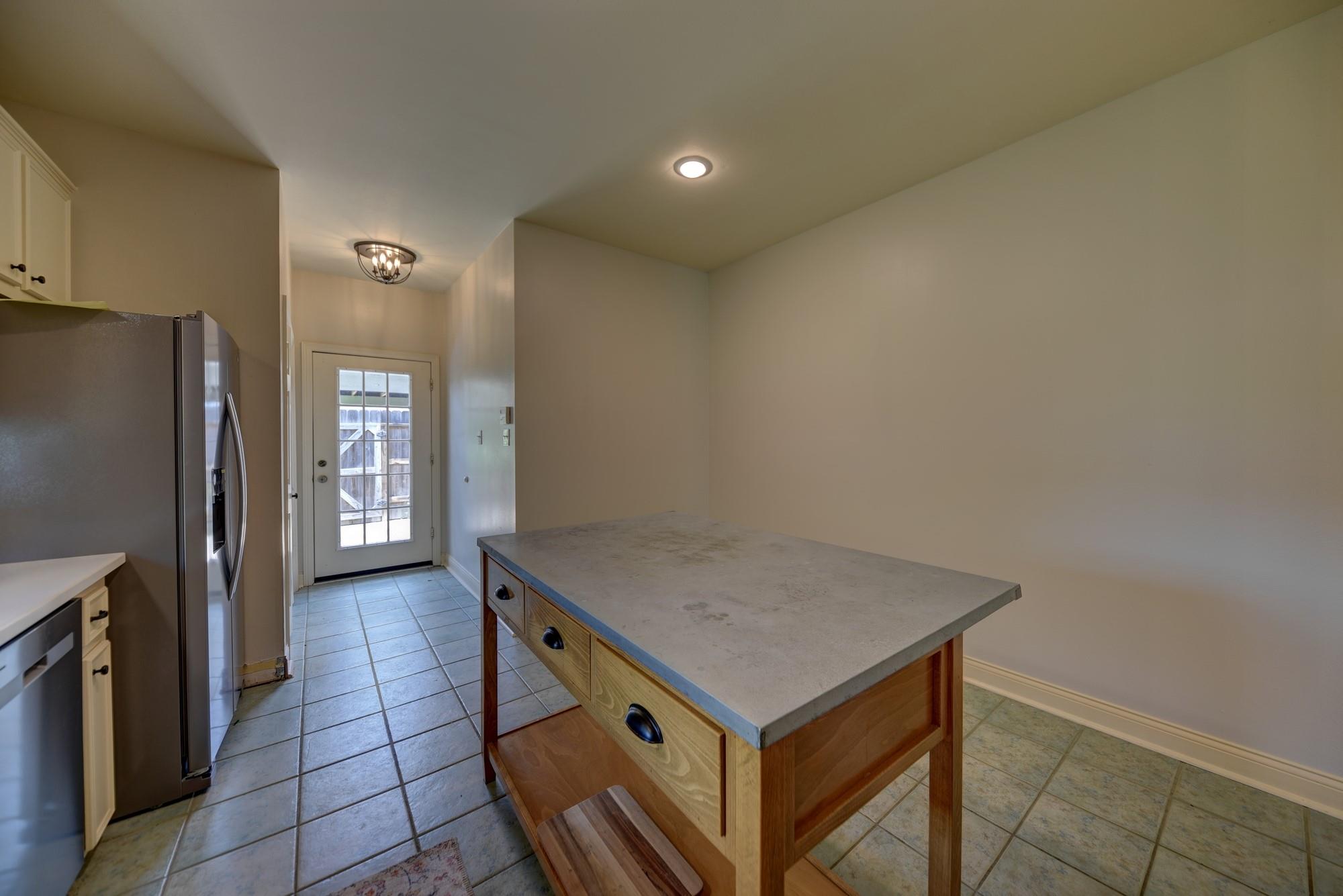 2416 Stone Hollow Dr, Brenham, TX 77833
